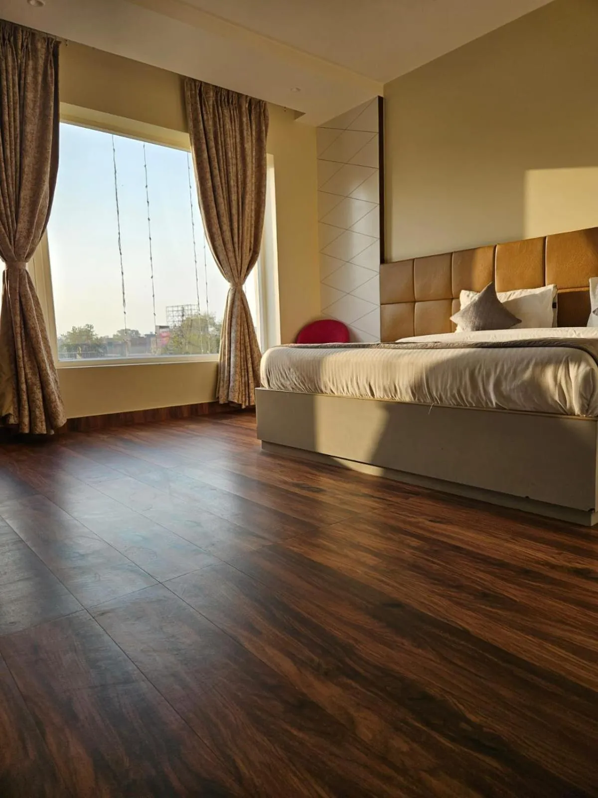 Photo of the whole room, Bed in Four Leaf Hotel - AKOSHA