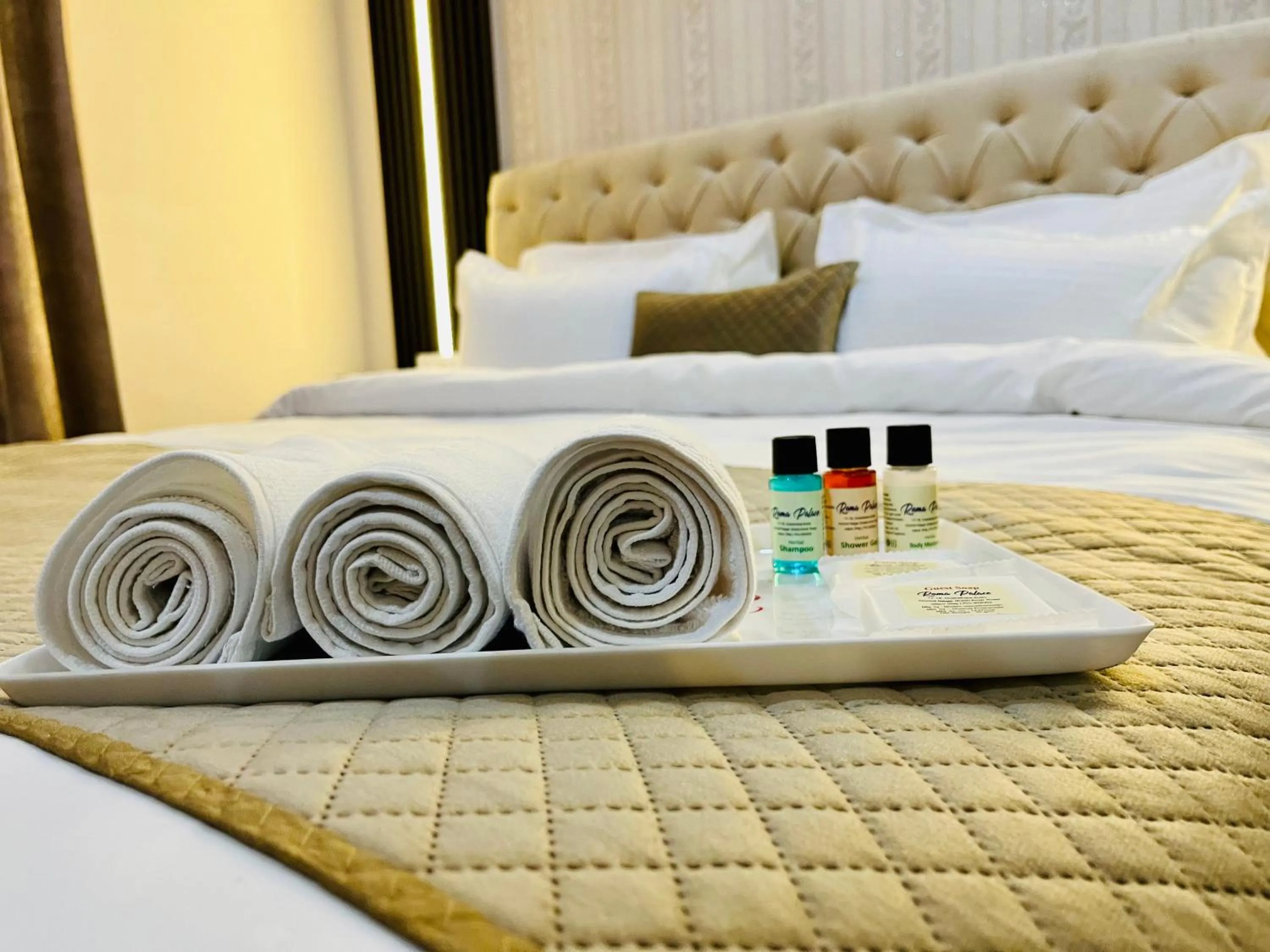 towels, Bed in Hotel Amayra