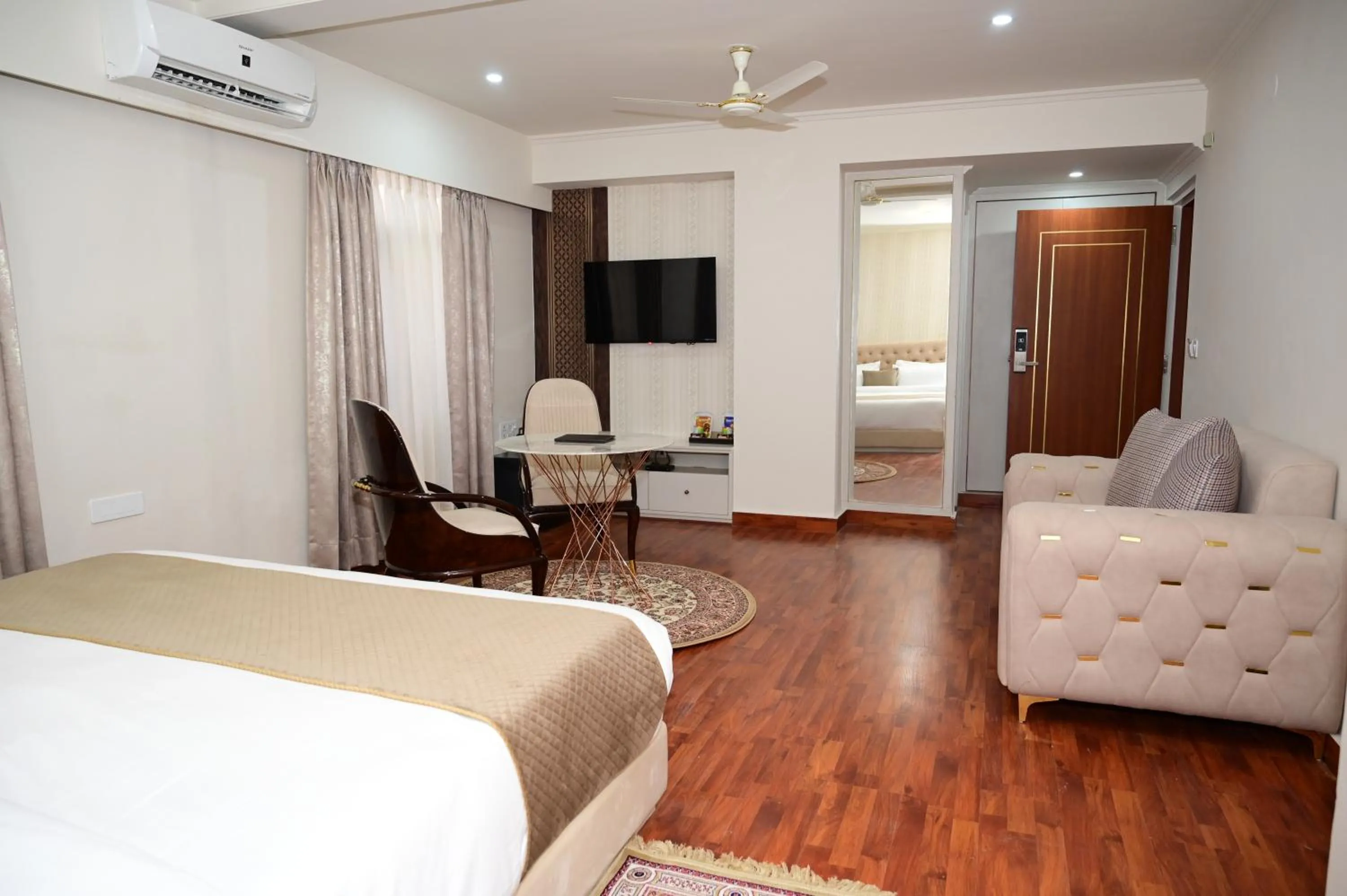 TV and multimedia, Bed in Hotel Amayra