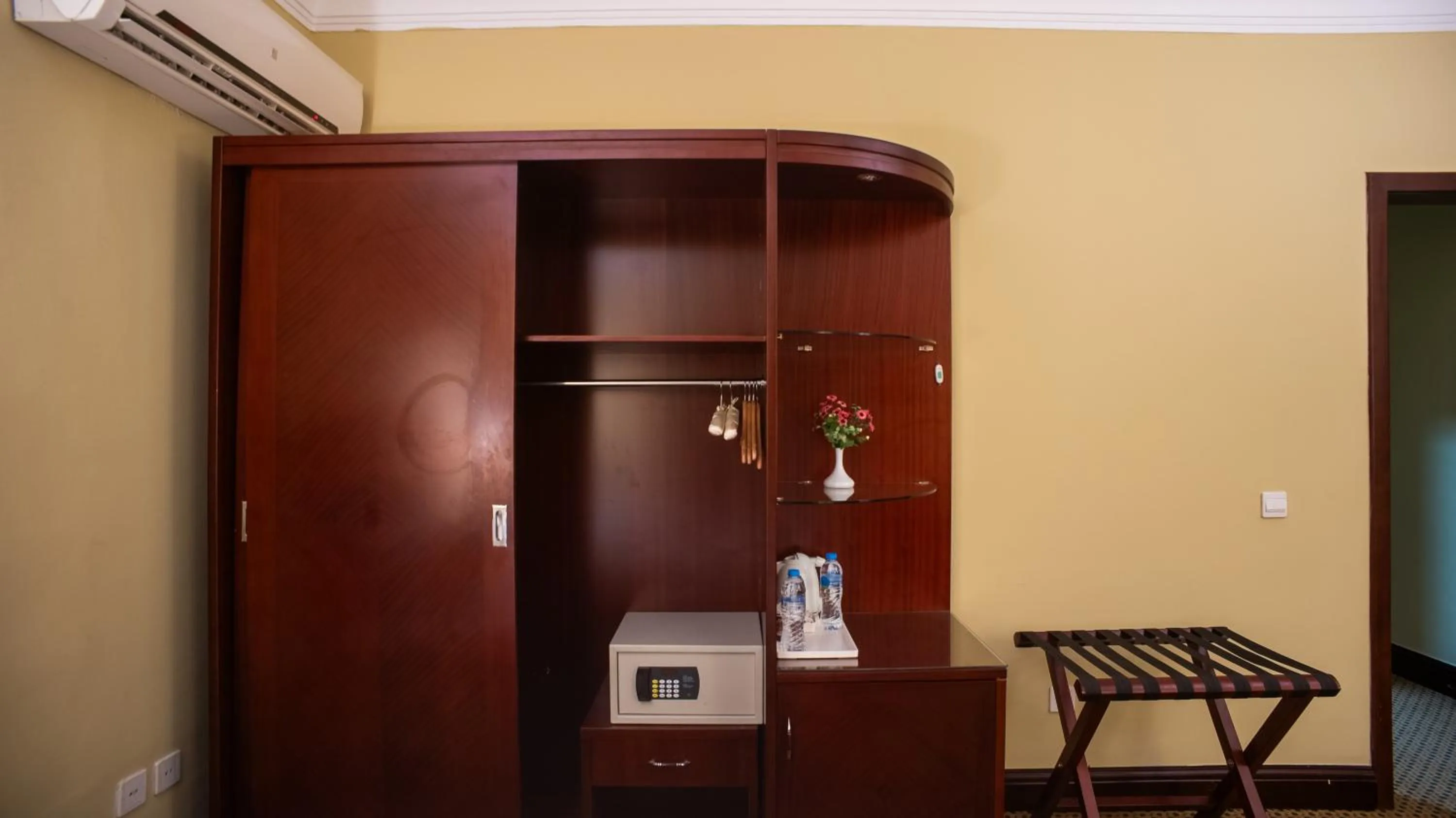 wardrobe in The Villa 604 Powered by look