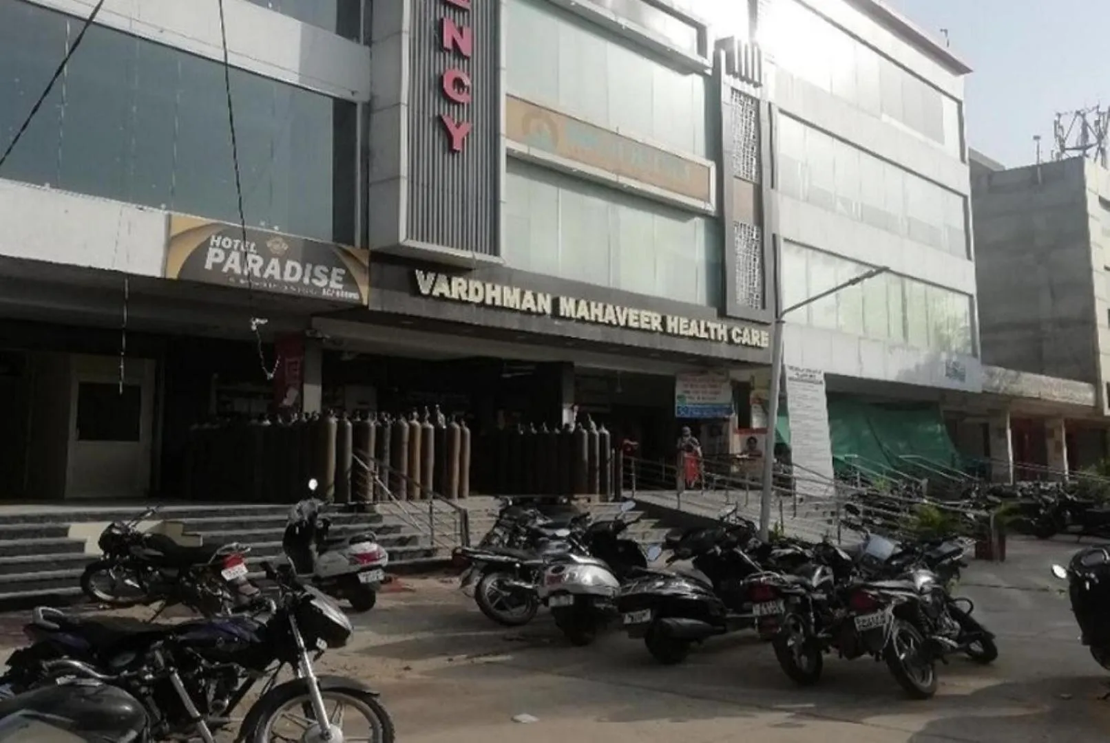 Property building, Restaurant/Places to Eat in Hotel Paradise, Patiala