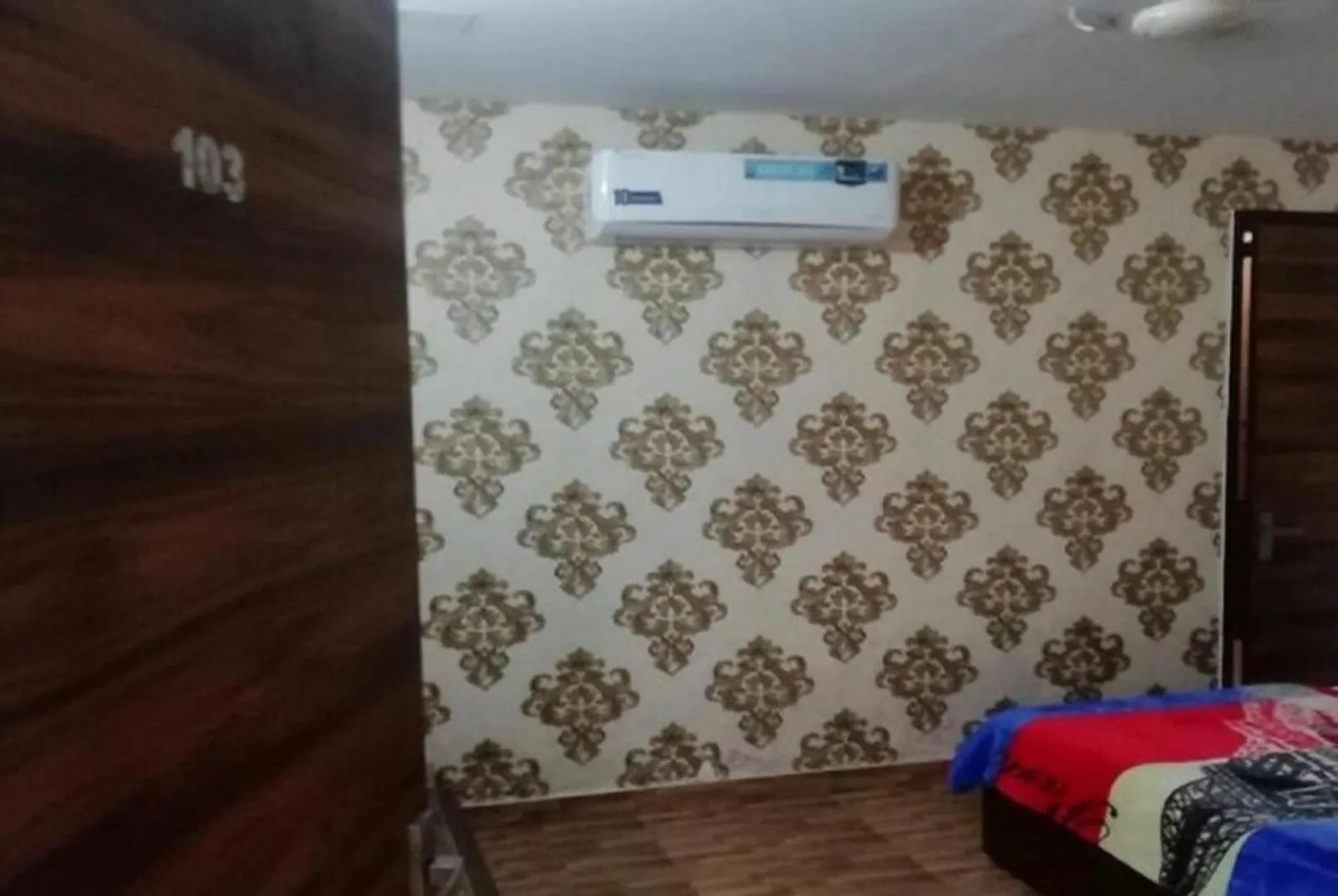 Property building, Bed in Hotel Paradise, Patiala