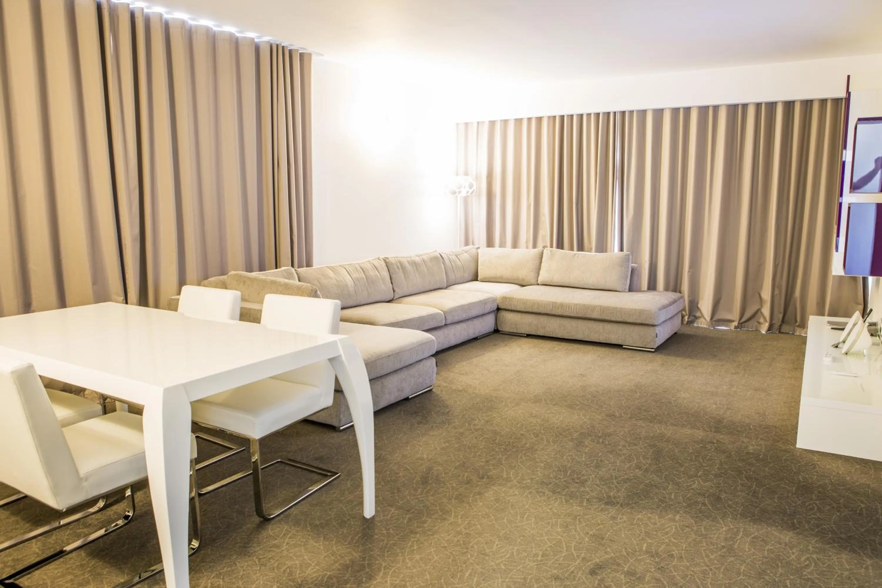 Living room, Bed in Hotel Tempo