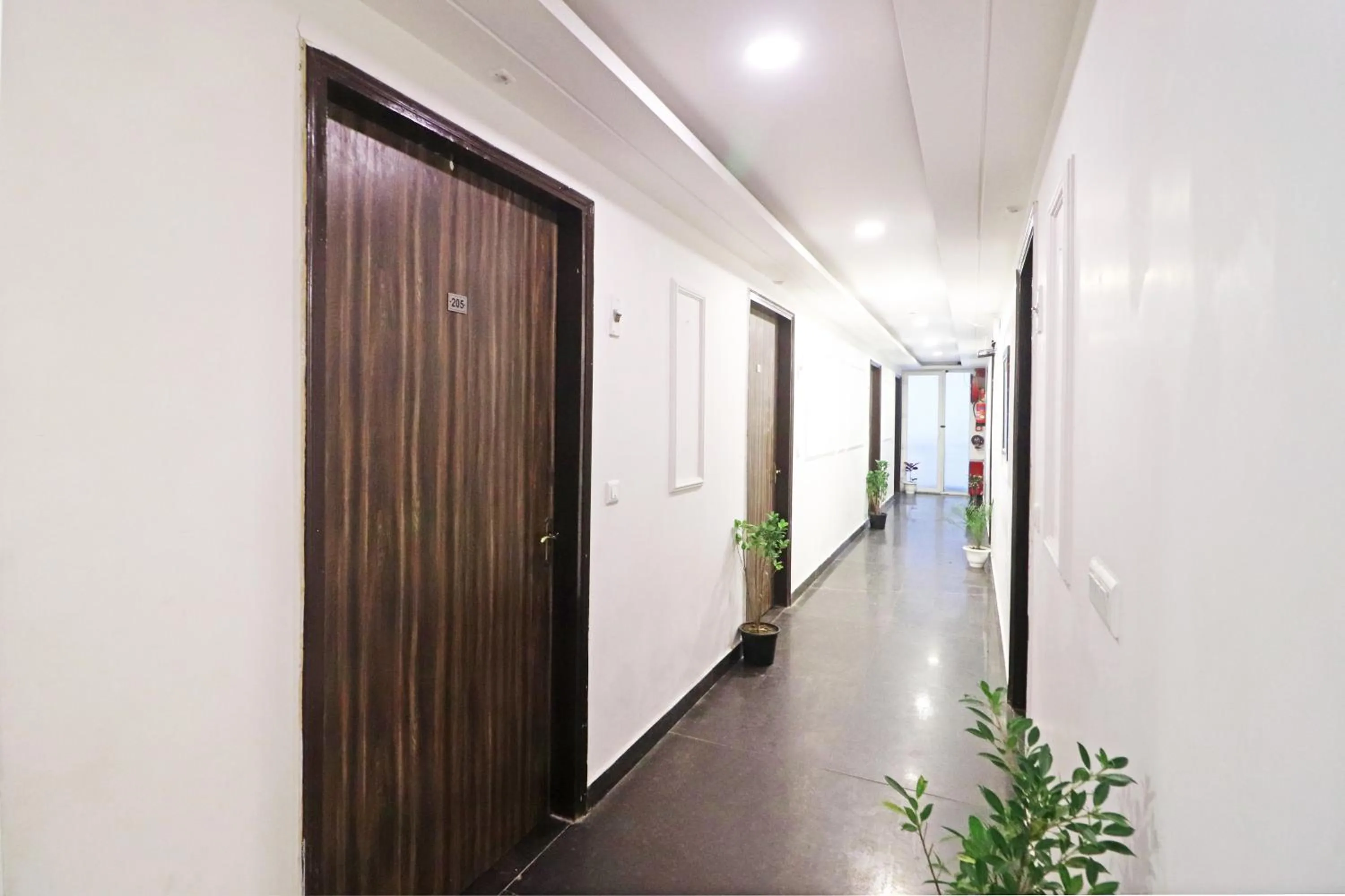 Quiet street view in Hotel Mayda Prime Near Delhi Airport