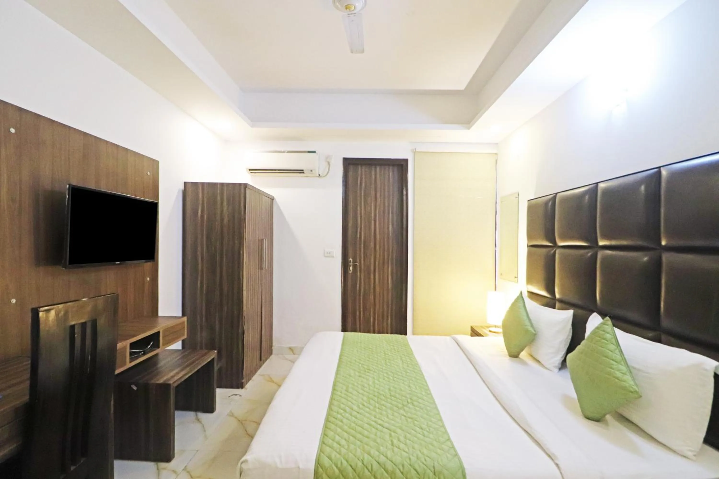 Bedroom, Bed in Hotel Mayda Prime Near Delhi Airport