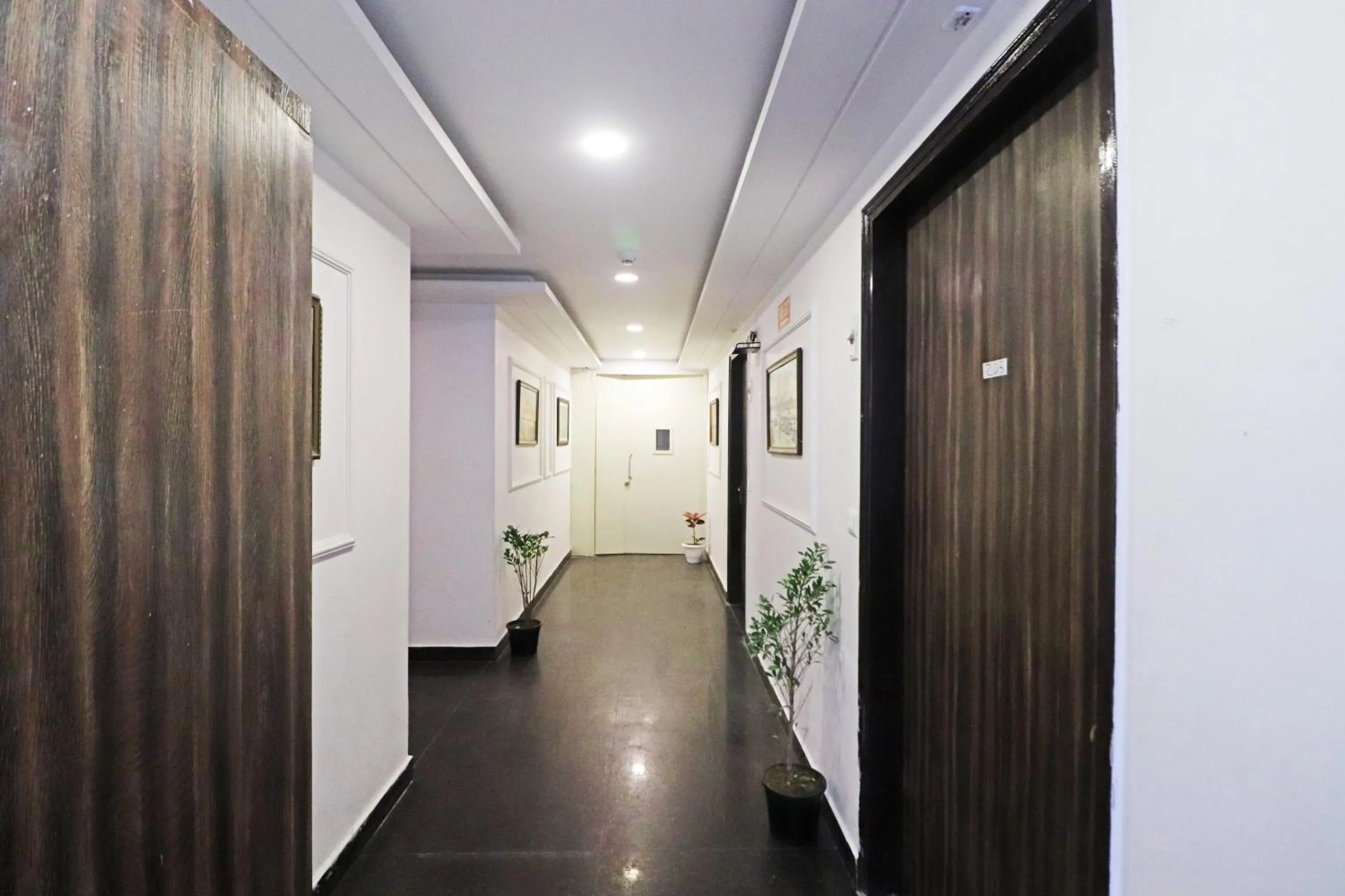 Quiet street view in Hotel Mayda Prime Near Delhi Airport