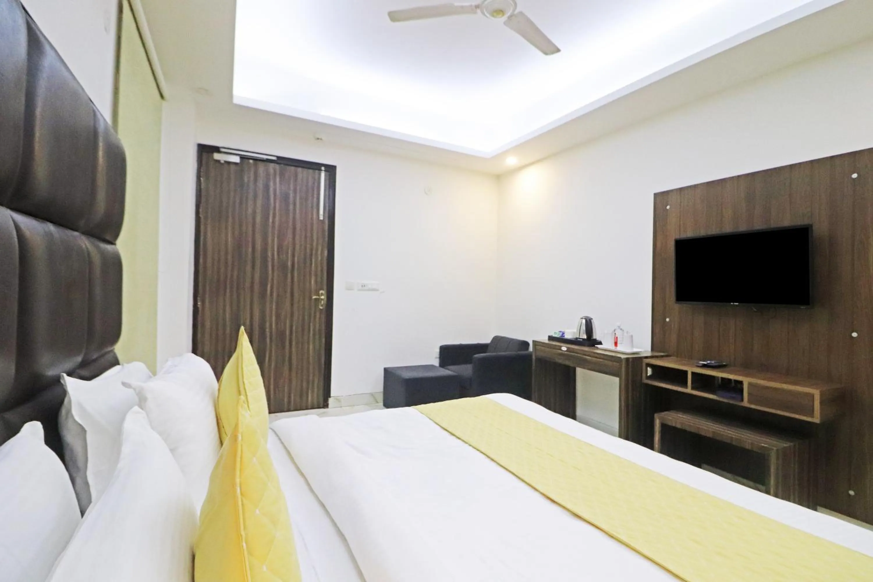 Bed in Hotel Mayda Prime Near Delhi Airport