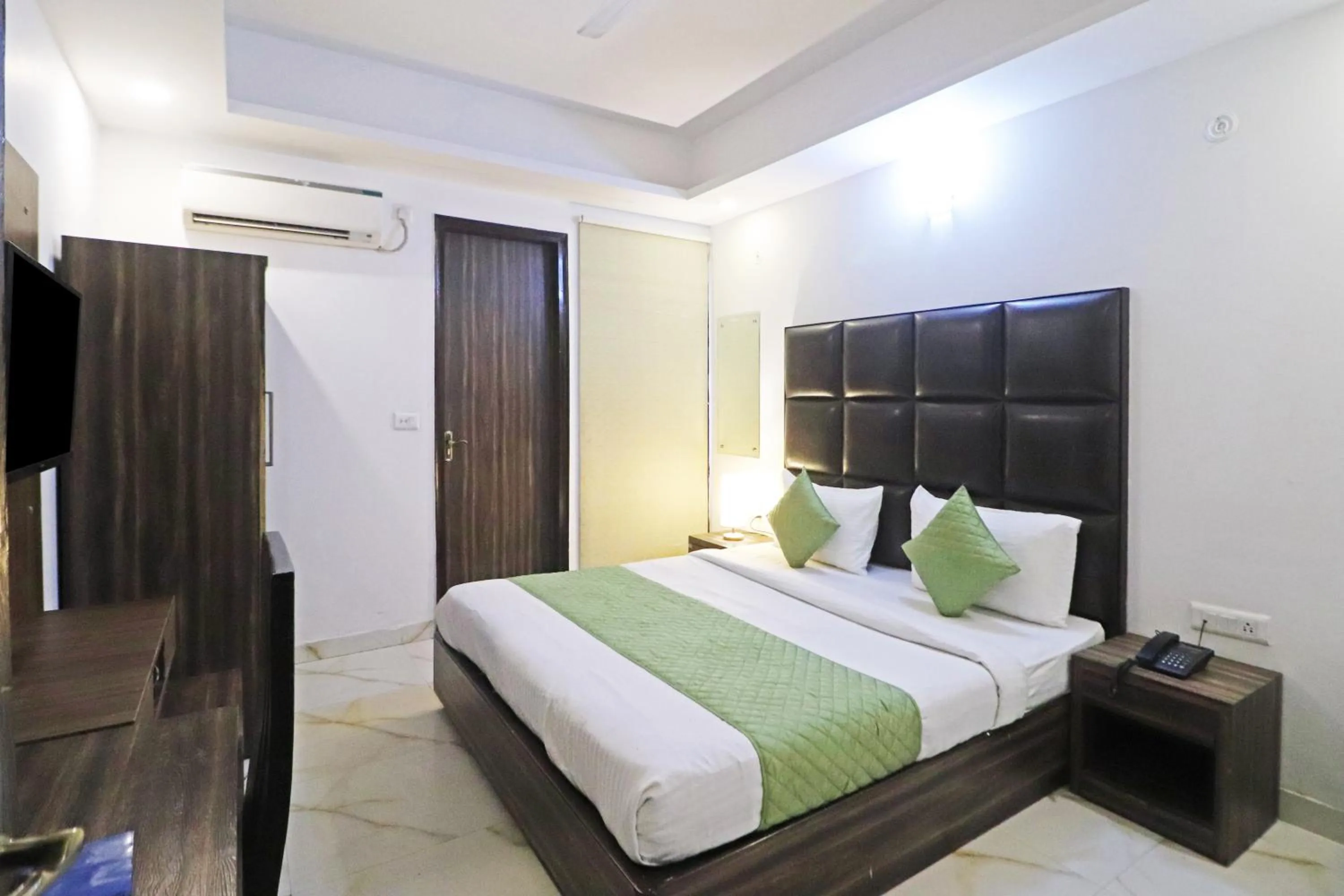 Bedroom, Bed in Hotel Mayda Prime Near Delhi Airport