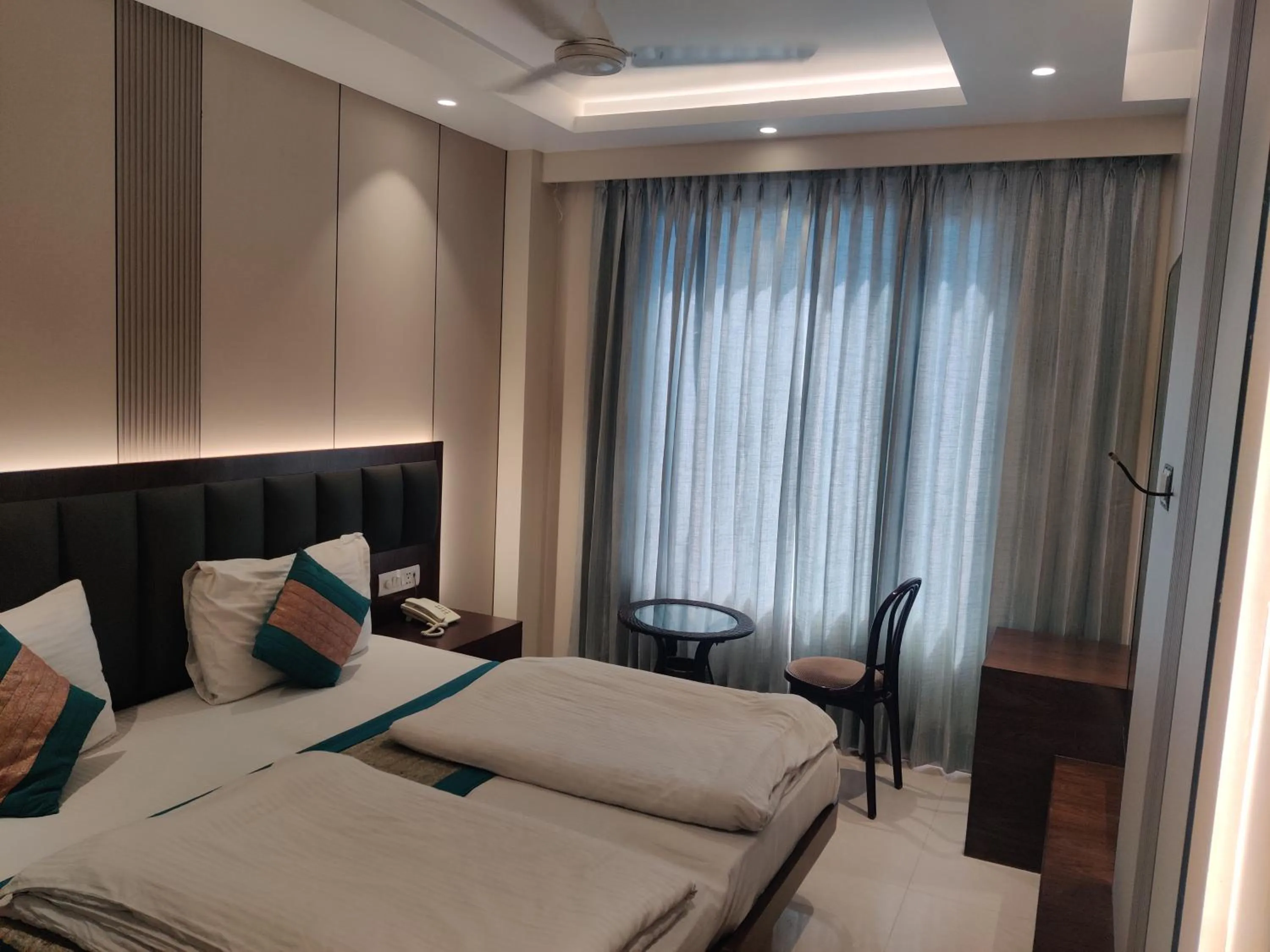 Bed in Hotel Raj Mahal Inn Near New Delhi Railway Station