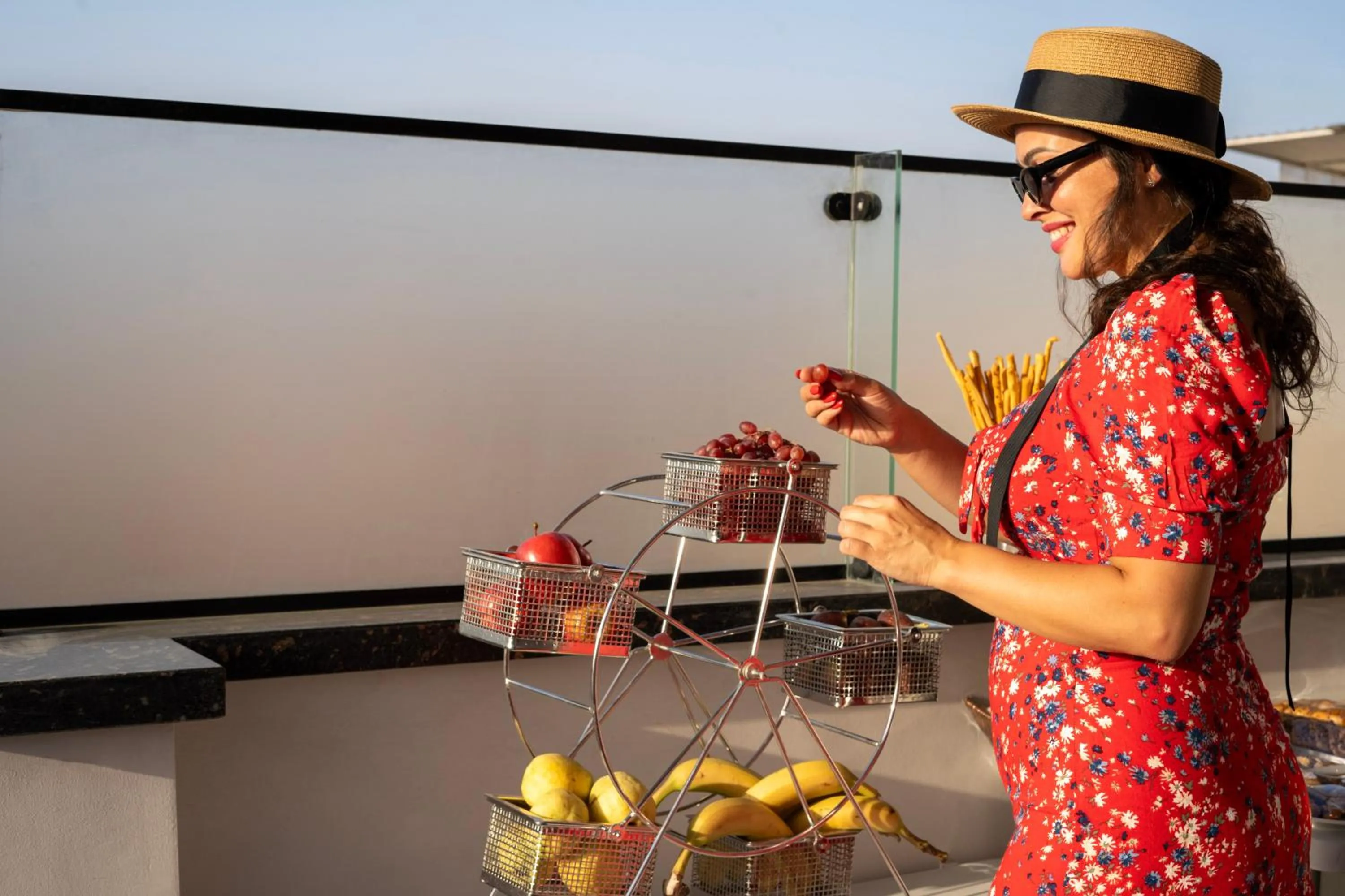 Restaurant/places to eat in Sun and Sand Guest House