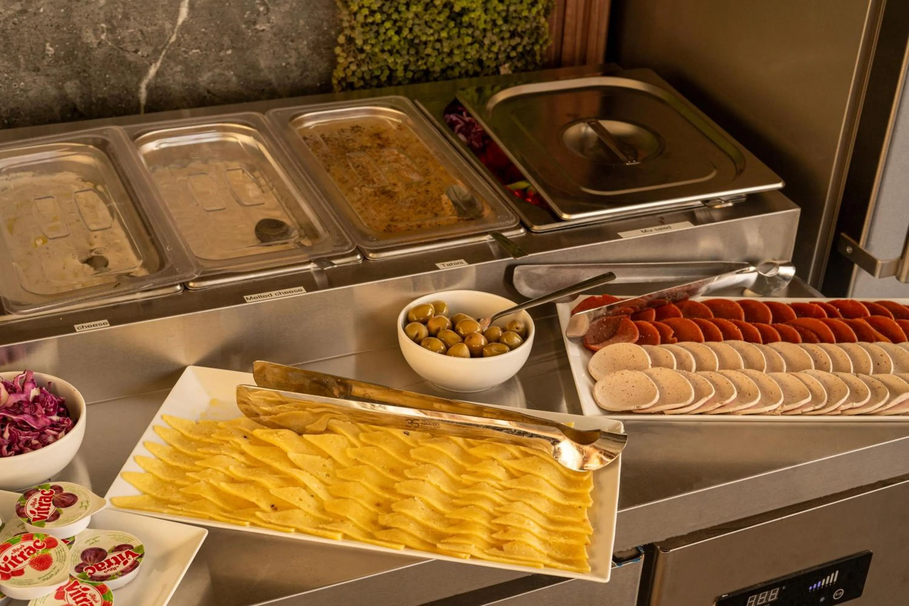 Restaurant/places to eat in Sun and Sand Guest House