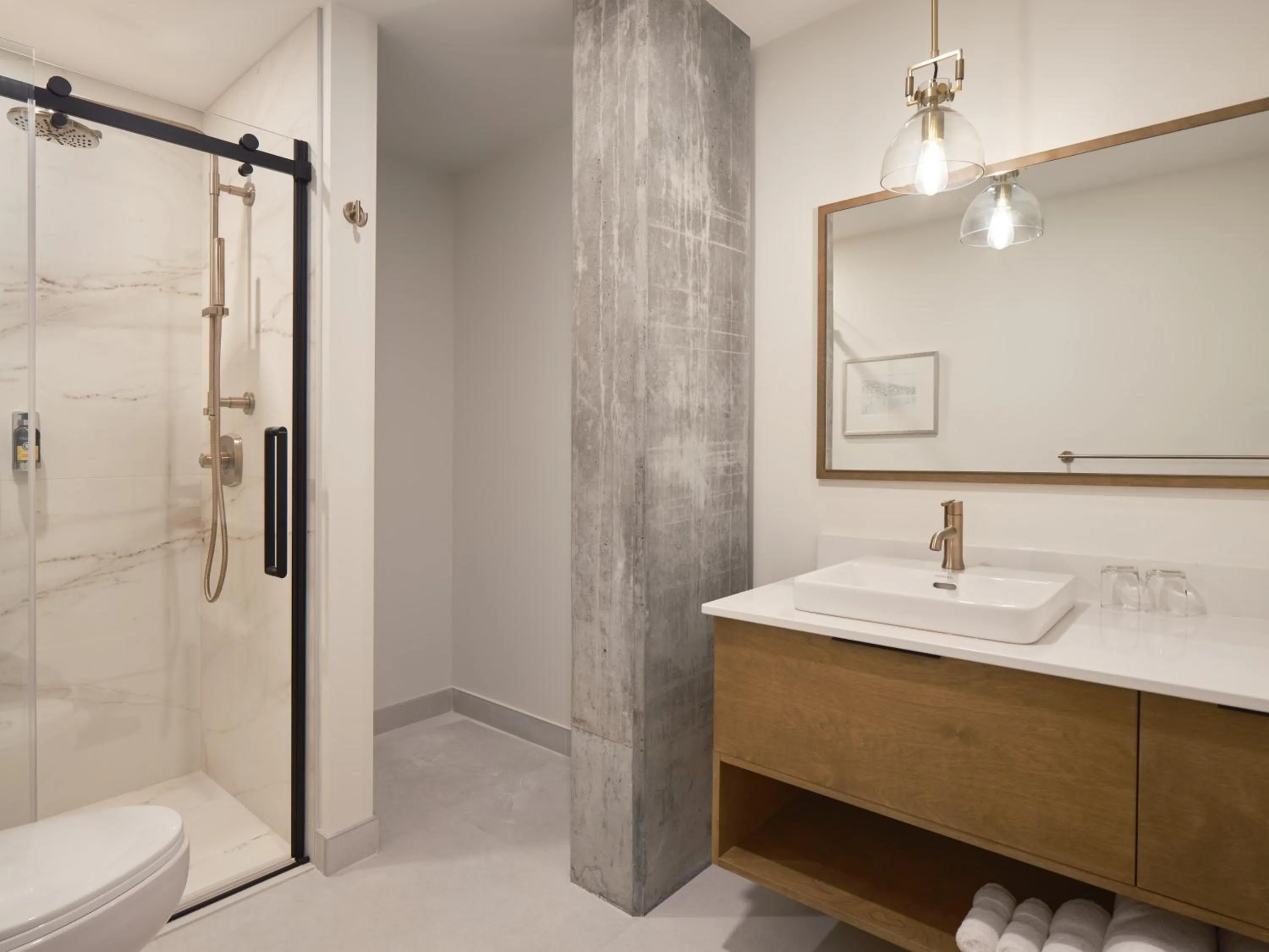 Shower in Hôtel Expérience - Quartier Des Marinas