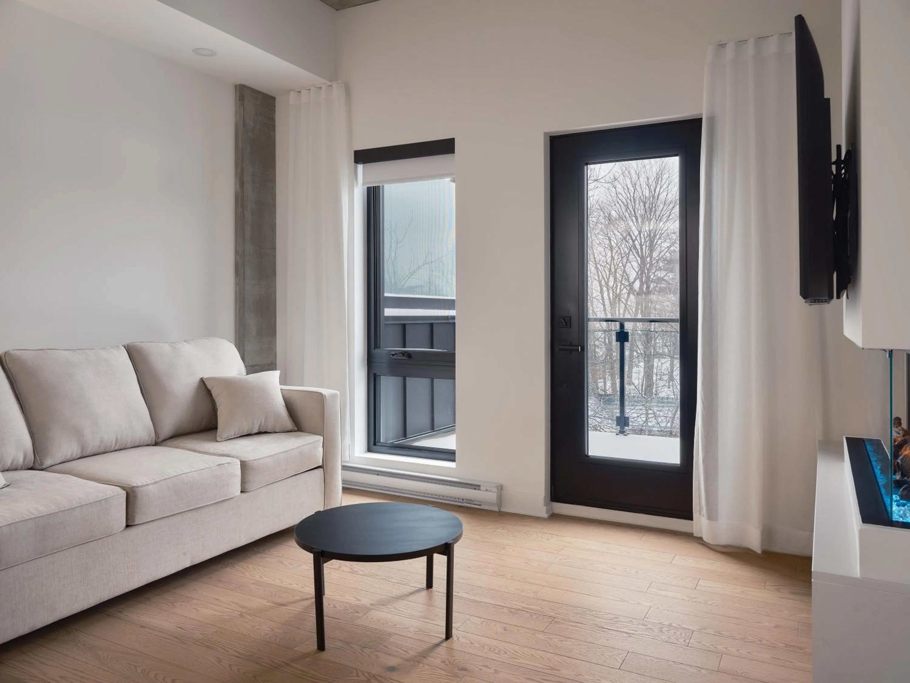 TV and multimedia in Hôtel Expérience - Quartier Des Marinas