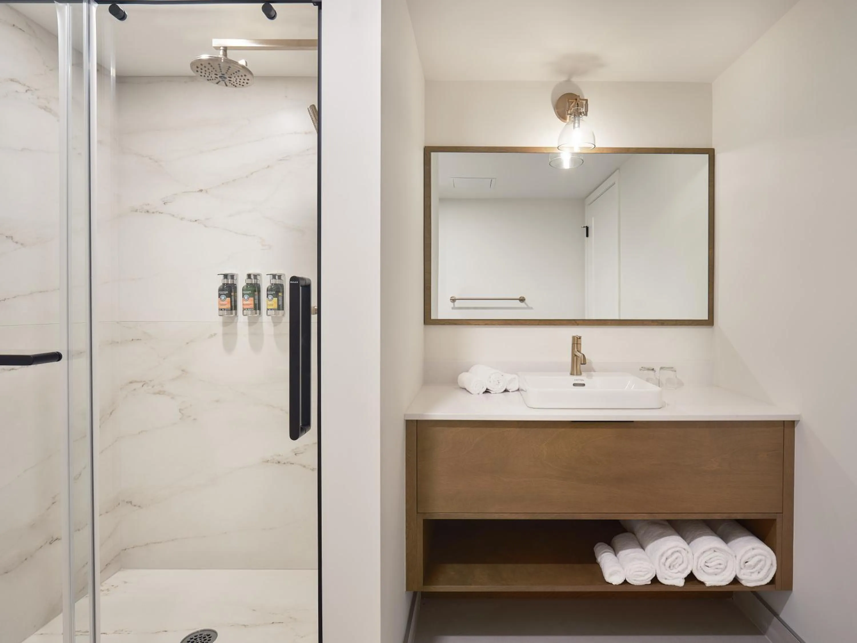 Shower in Hôtel Expérience - Quartier Des Marinas