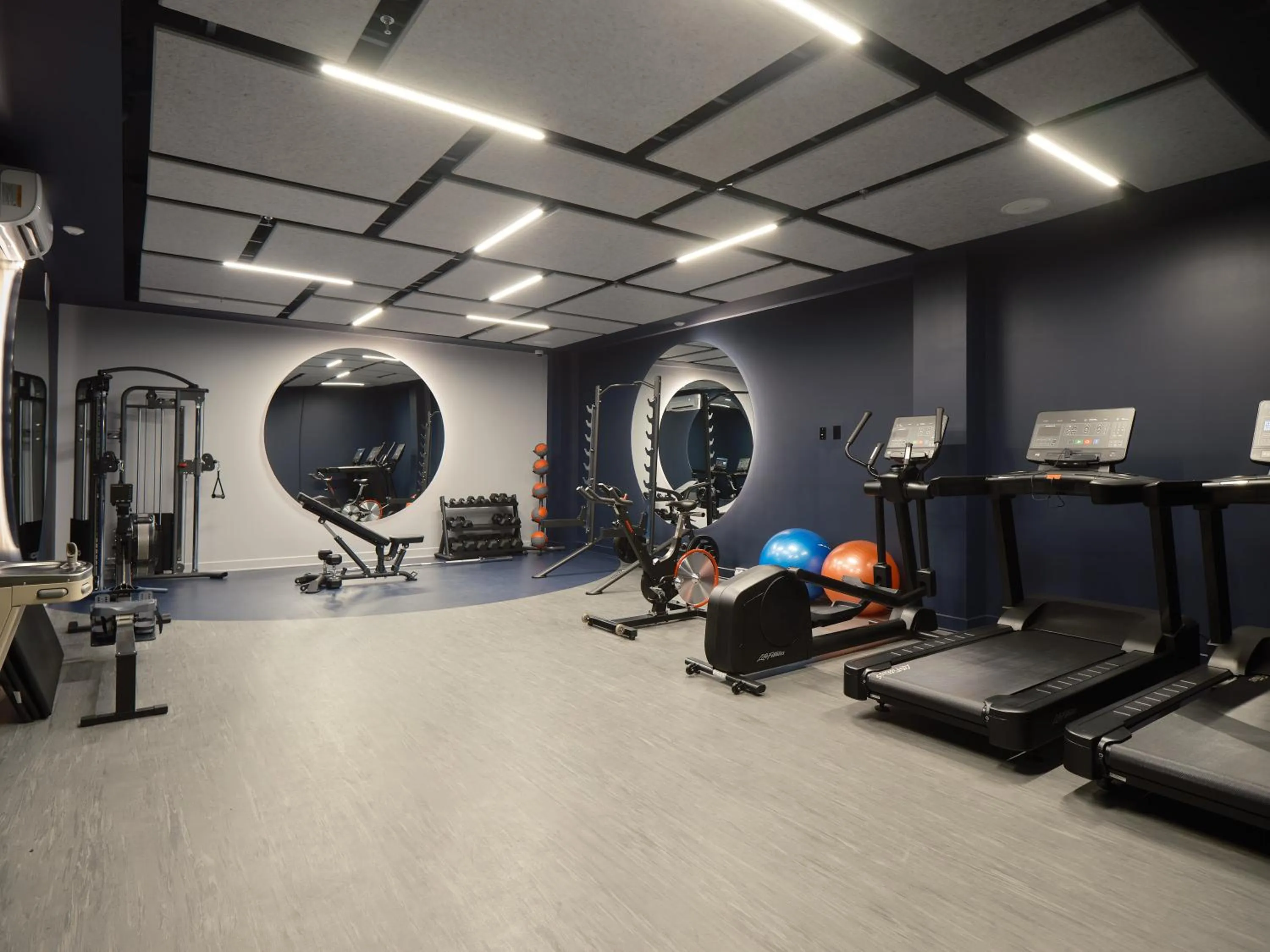 Fitness centre/facilities in Hôtel Expérience - Quartier Des Marinas