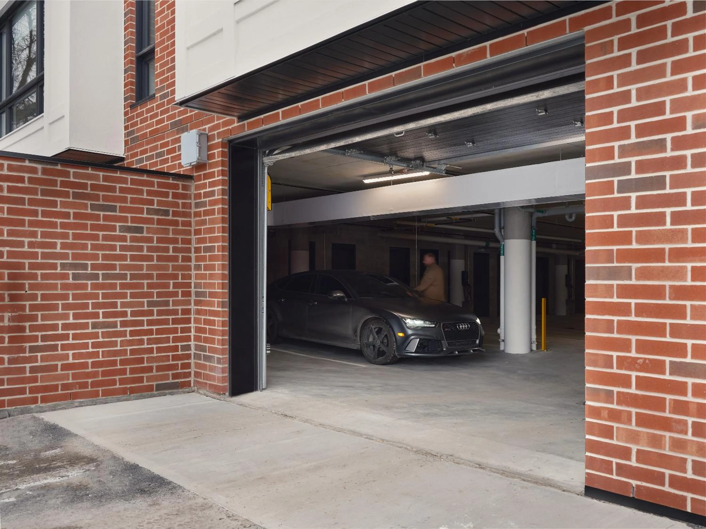 Parking in Hôtel Expérience - Quartier Des Marinas