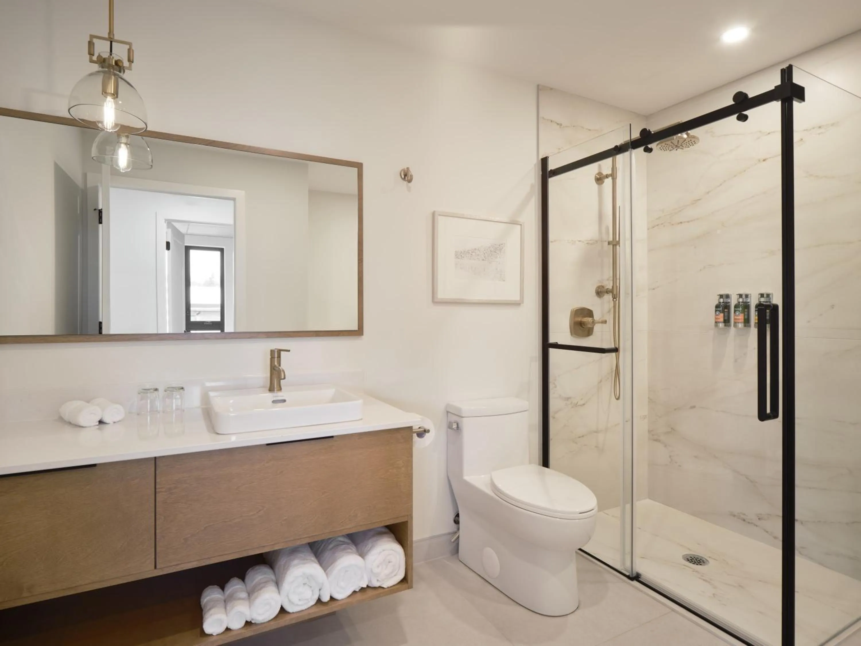 Shower in Hôtel Expérience - Quartier Des Marinas