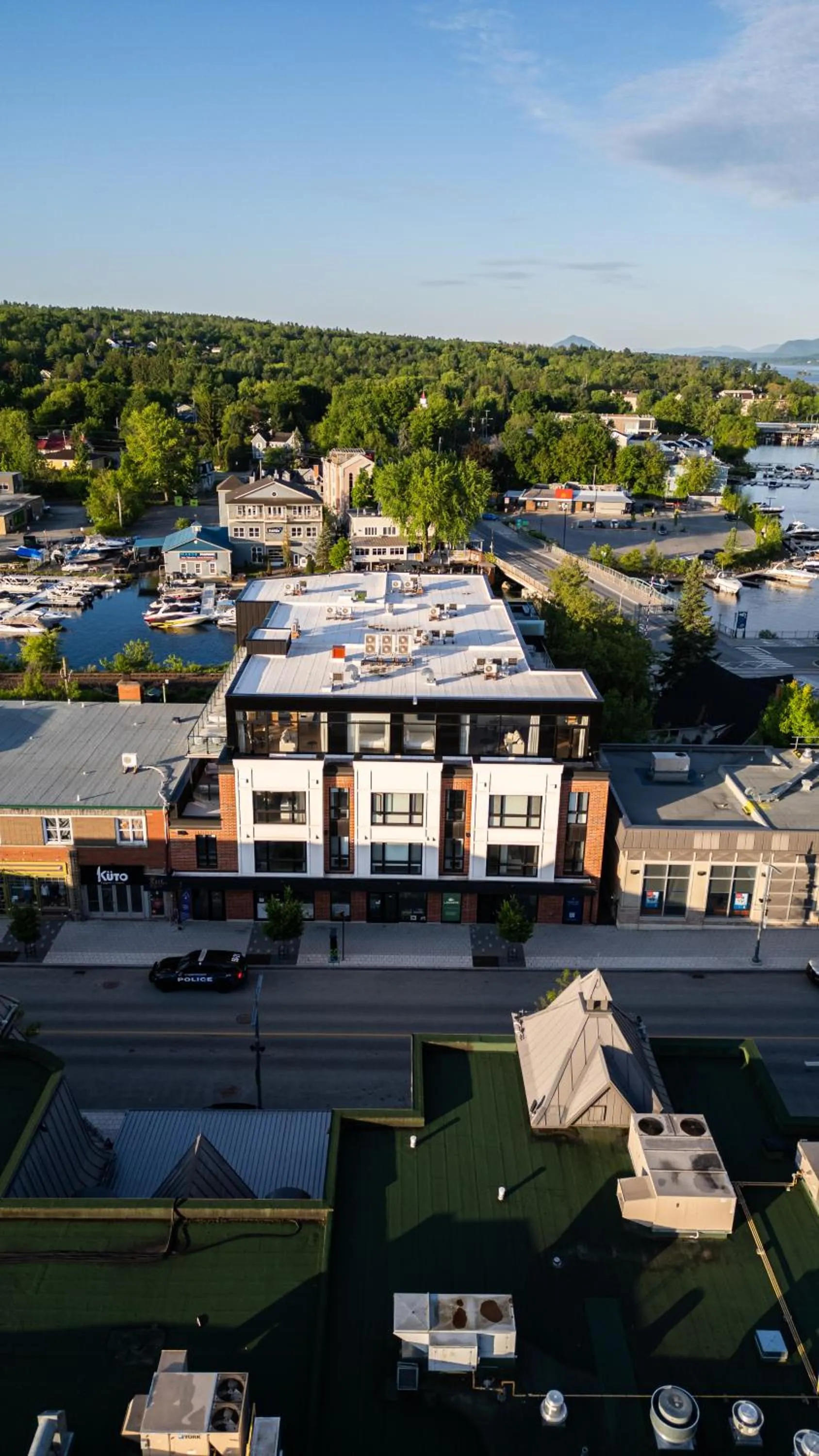 Property building in Hôtel Expérience - Quartier Des Marinas