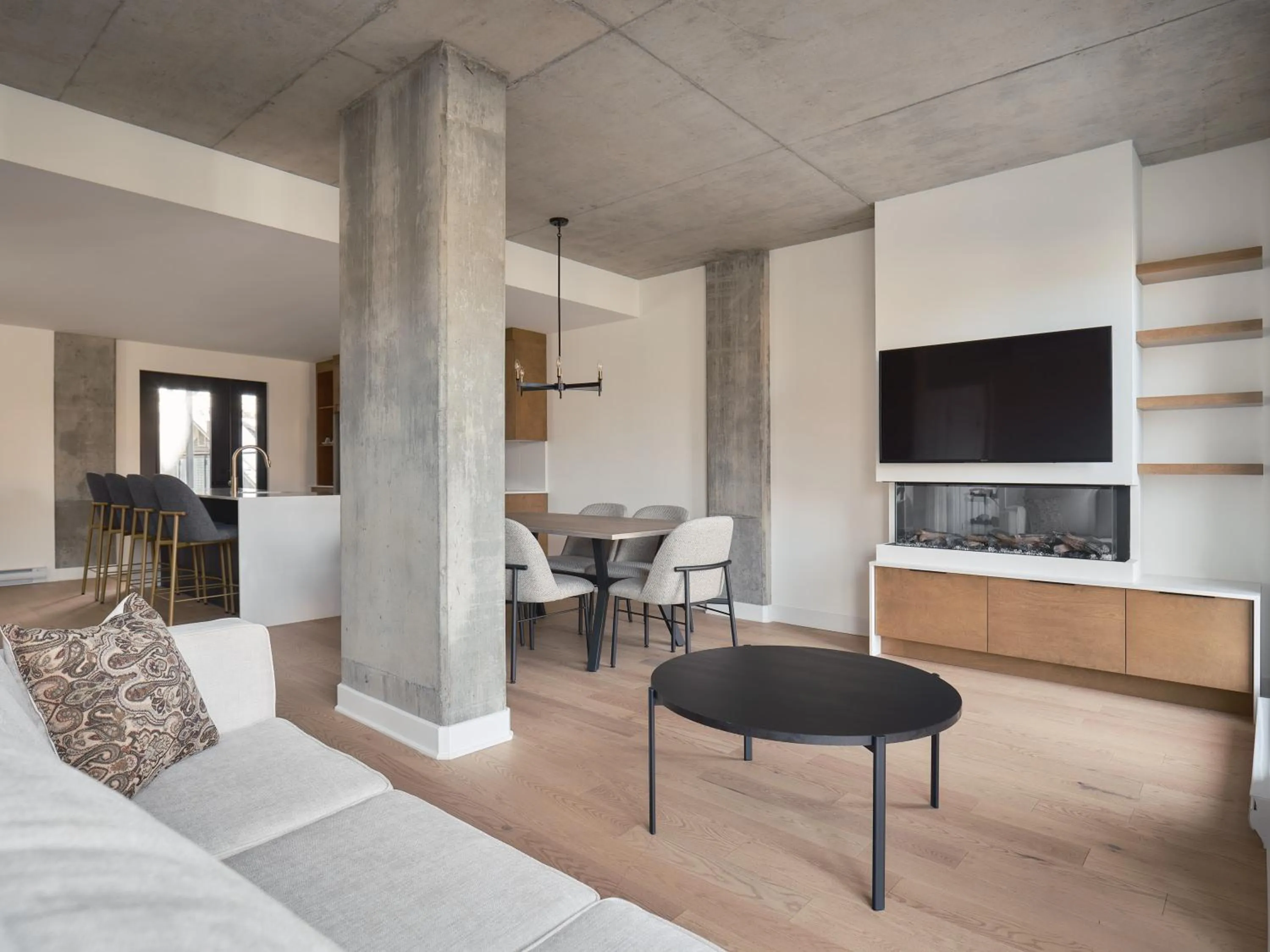 TV and multimedia in Hôtel Expérience - Quartier Des Marinas