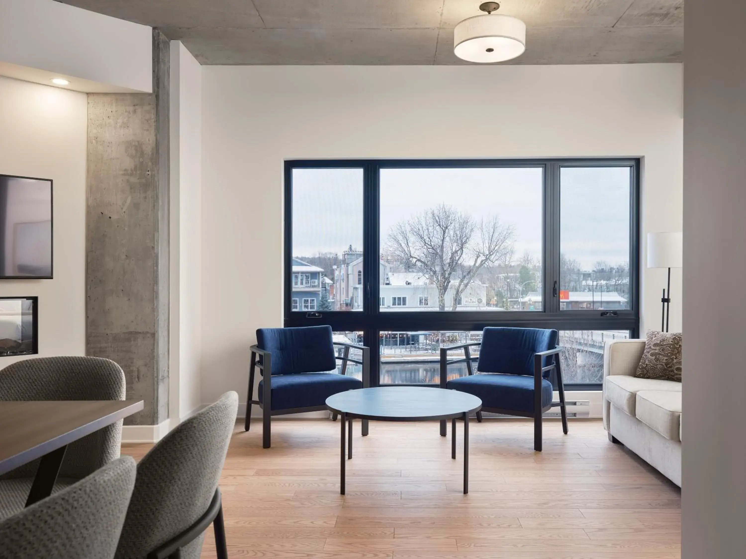 306 - 3rd Floor Deluxe studio, Queen Bed, Lake View in Hôtel Expérience - Quartier Des Marinas 306 - 3rd Floor Deluxe studio, Queen Bed, Lake View in Hôtel Expérience - Quartier Des Marinas