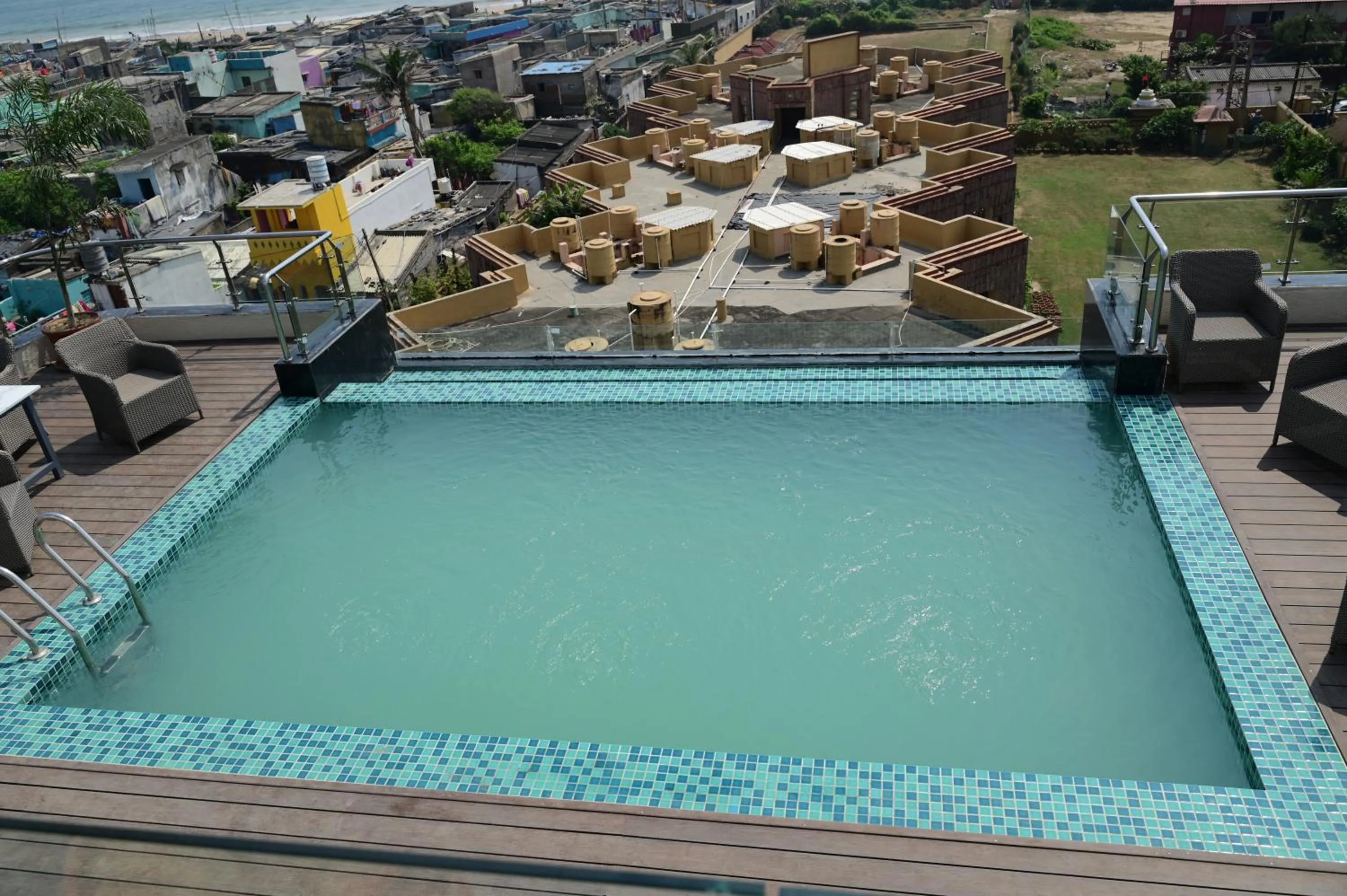 Swimming pool in Pipul Ocean View Resort