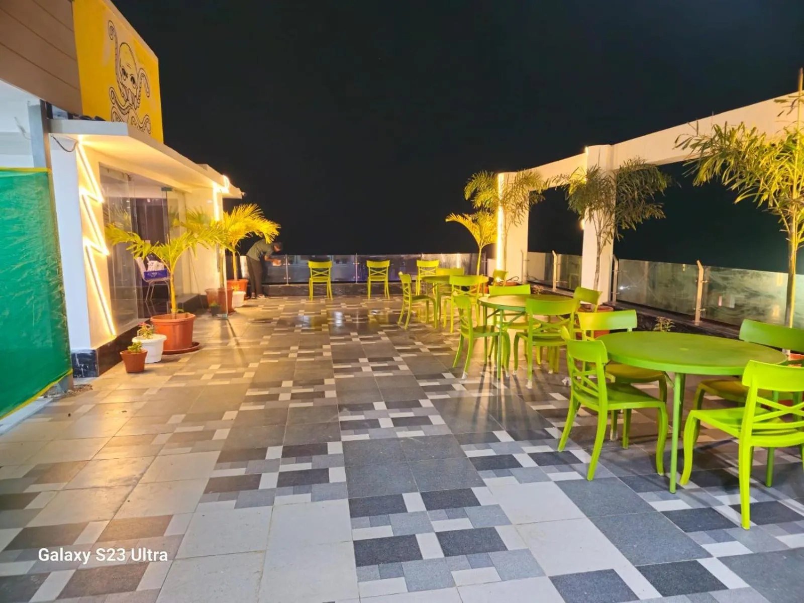 Restaurant/places to eat in Pipul Ocean View Resort