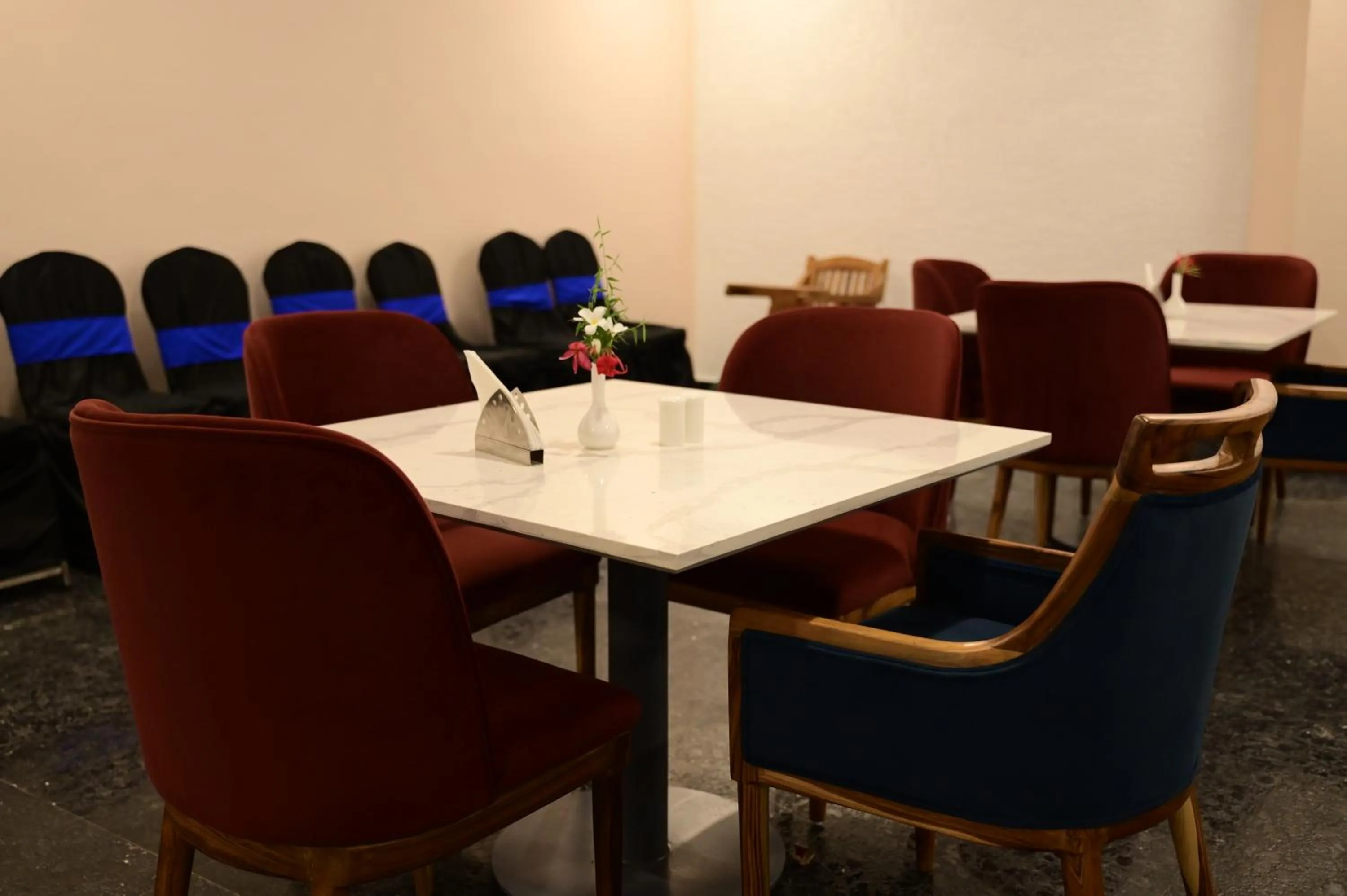 Restaurant/places to eat in Pipul Ocean View Resort