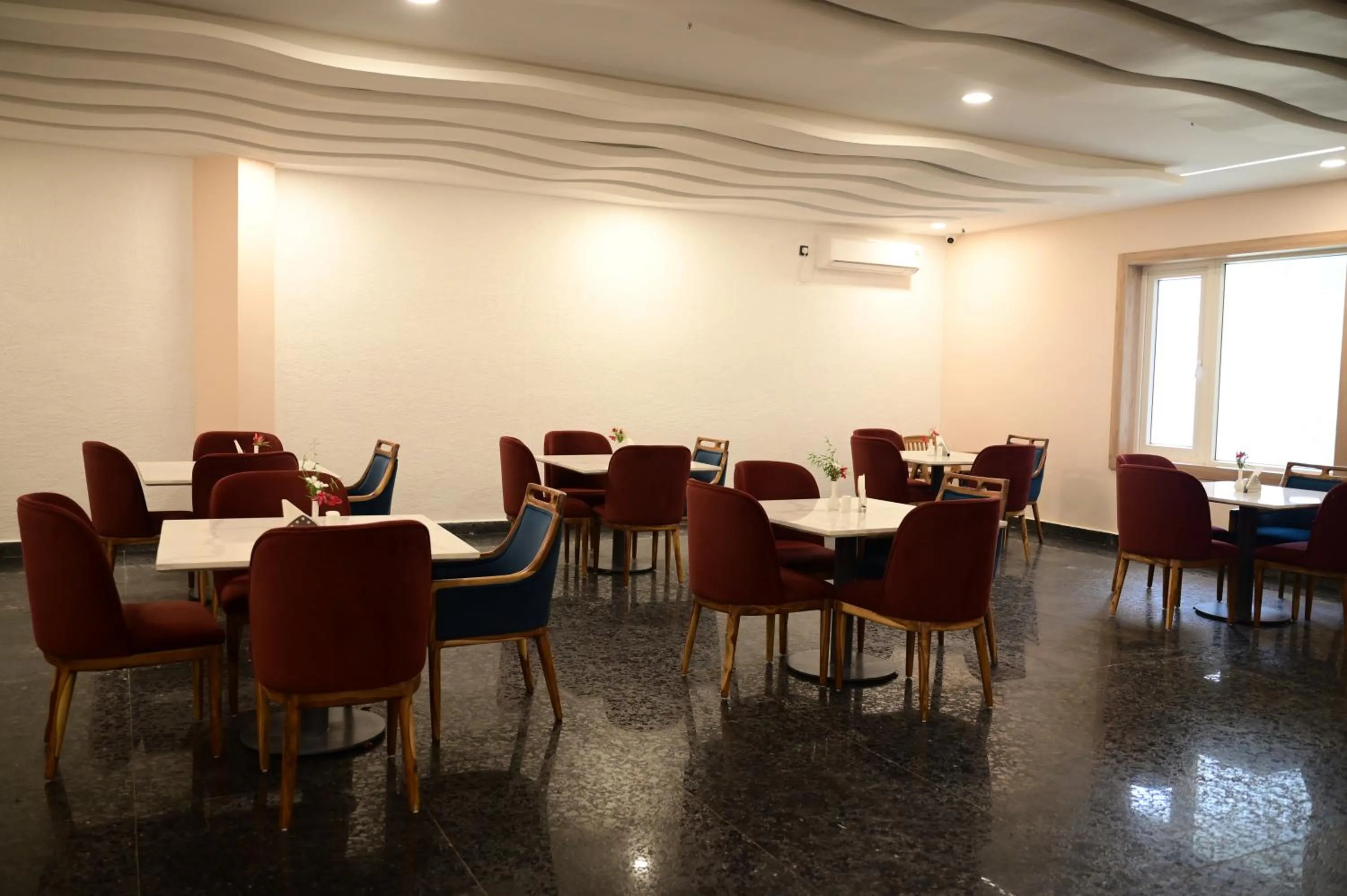 Restaurant/places to eat in Pipul Ocean View Resort
