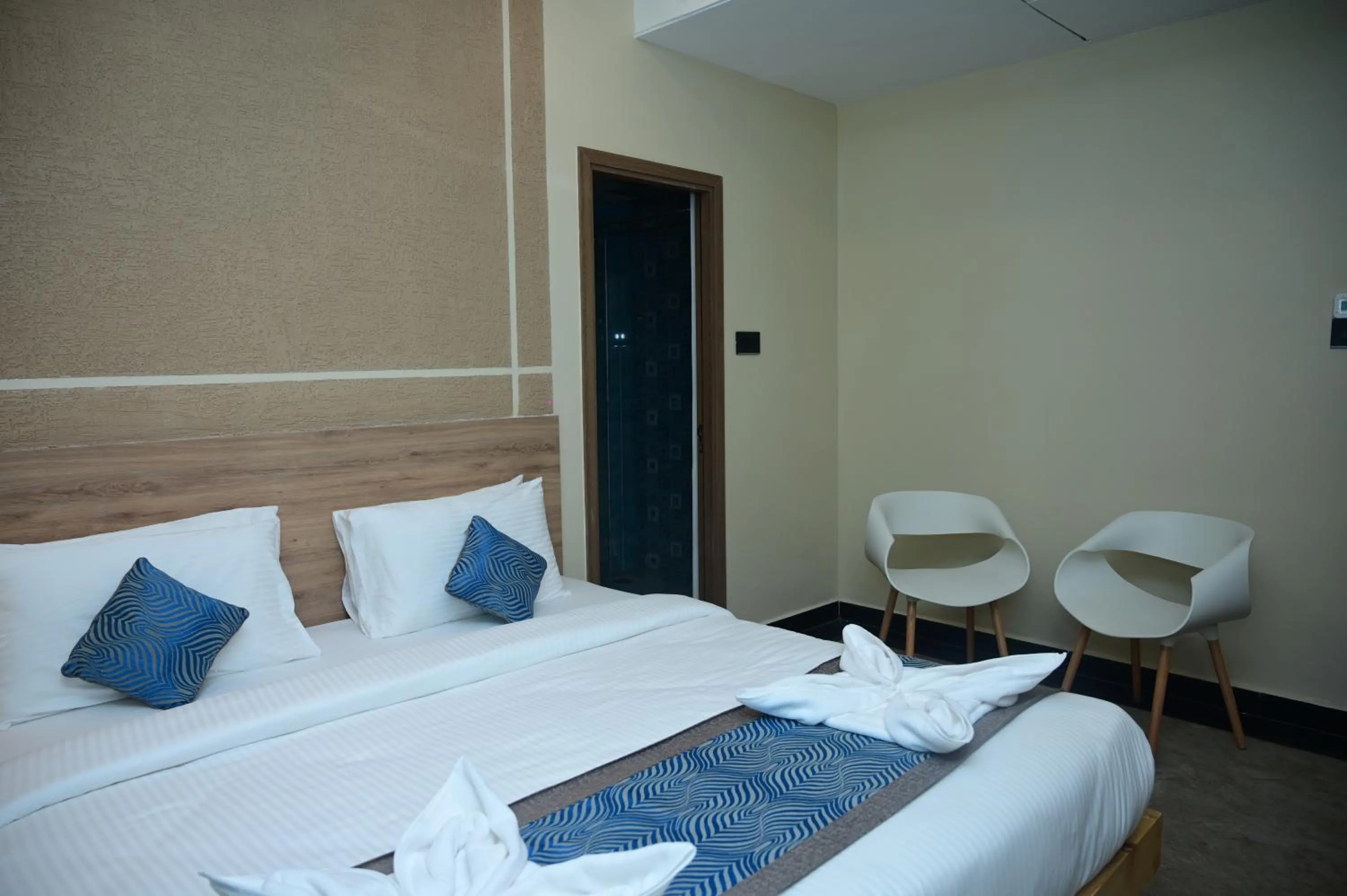 Photo of the whole room, Bed in Pipul Ocean View Resort