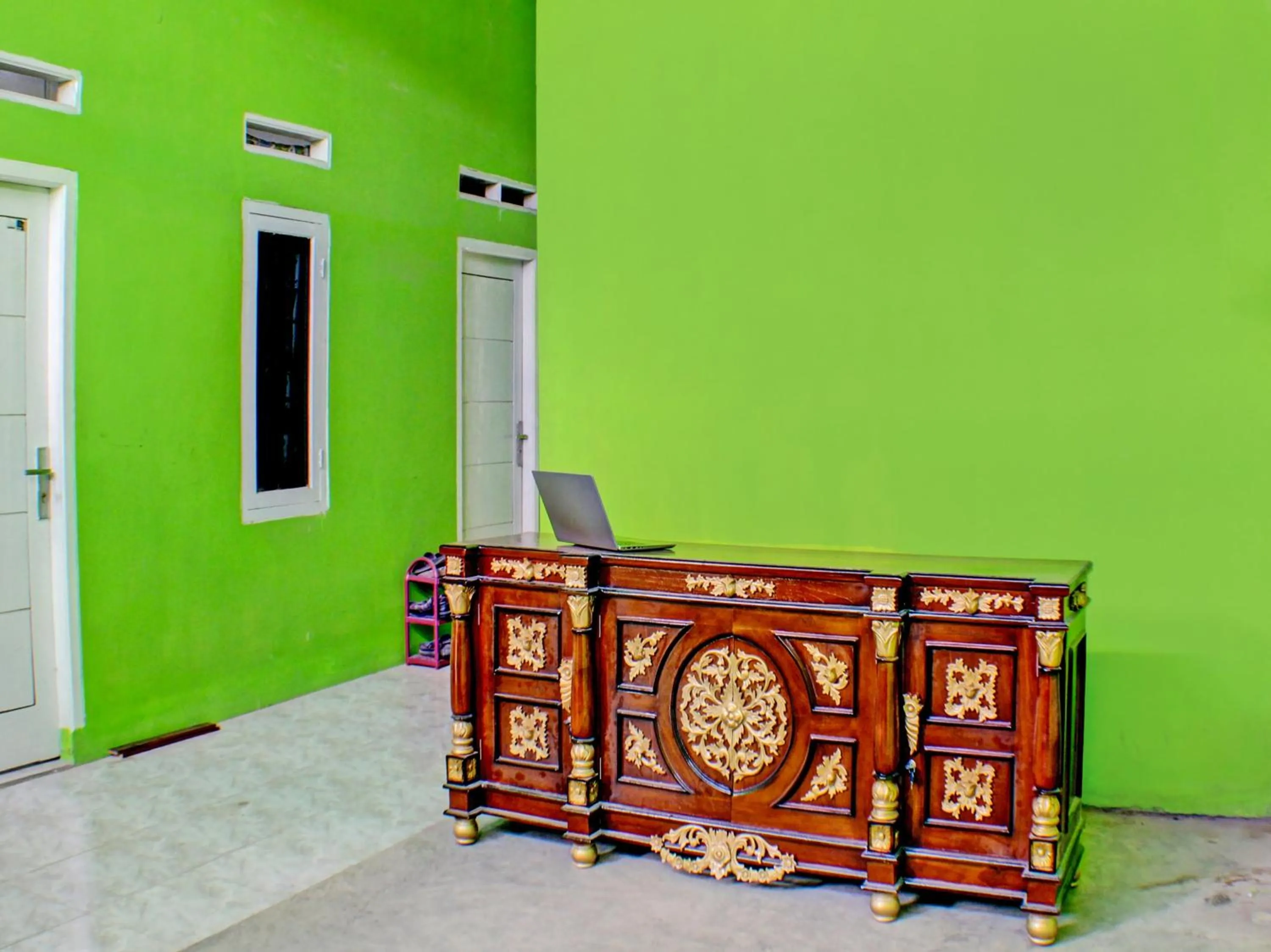 Lobby or reception in Hotel O Homestay Kamar Hijau Syariah
