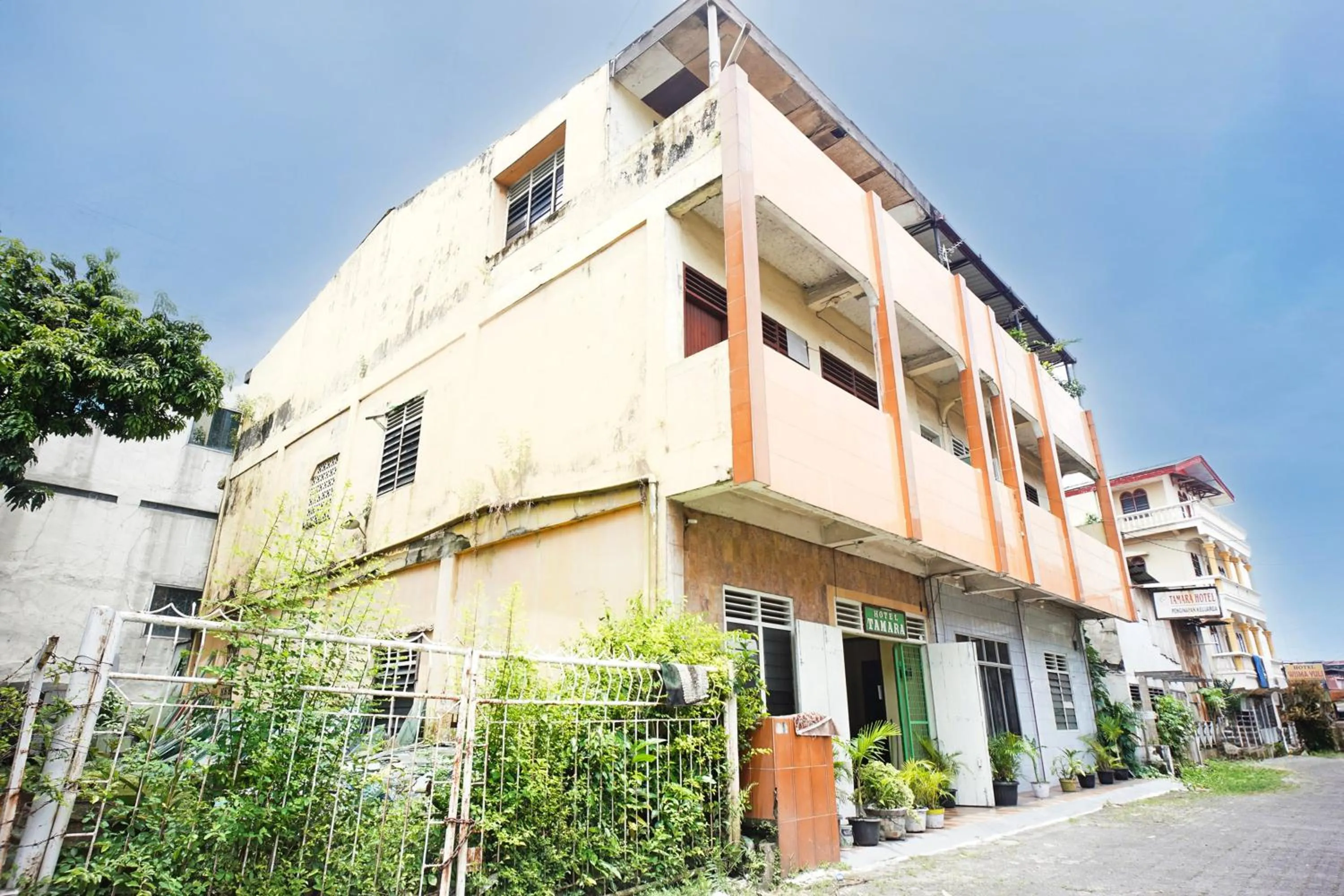 Facade/entrance in Hotel O Tamara Homestay SyariahNearMasjid Raya Medan