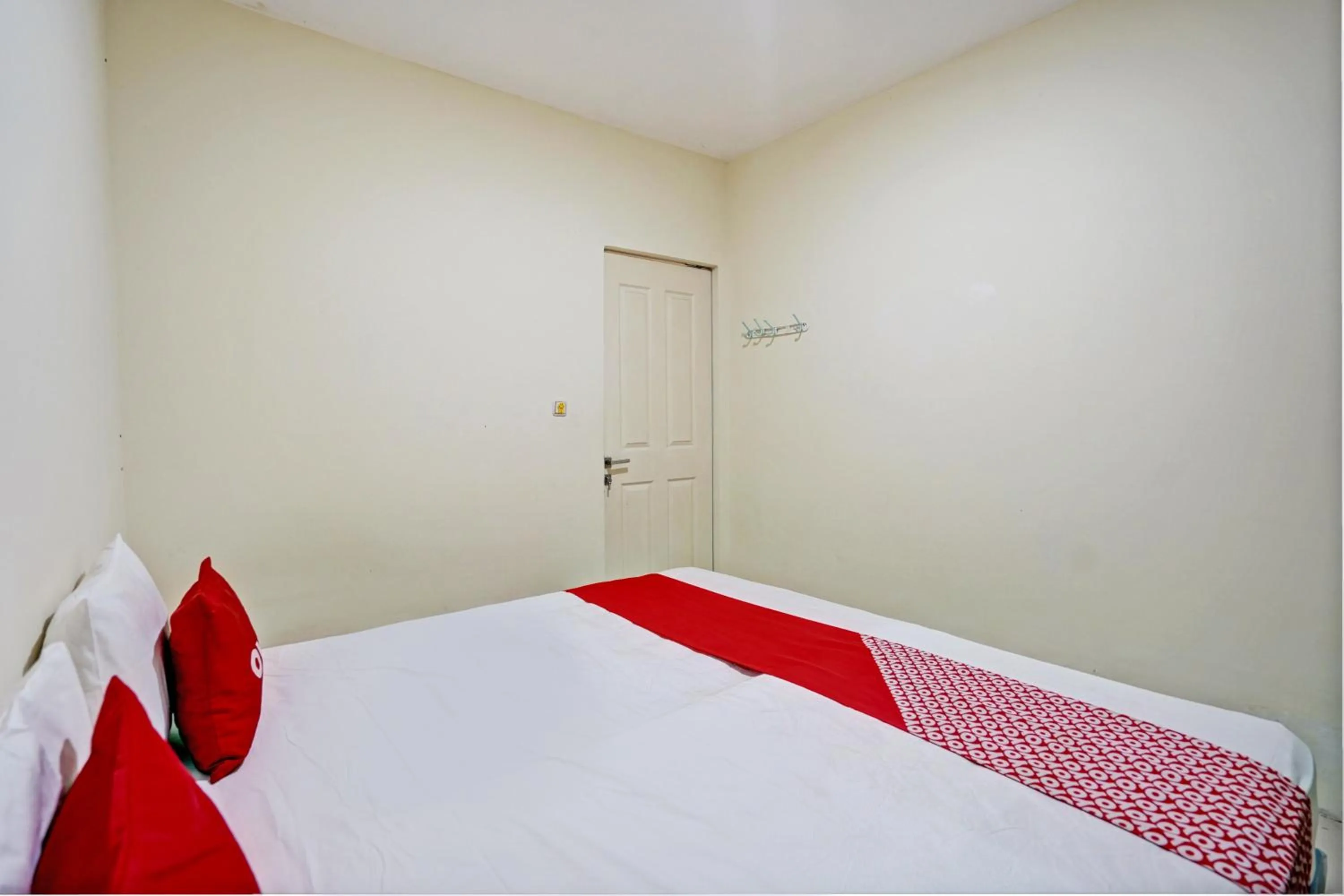 Bedroom, Bed in Hotel O Garden Homestay 3 Merlion