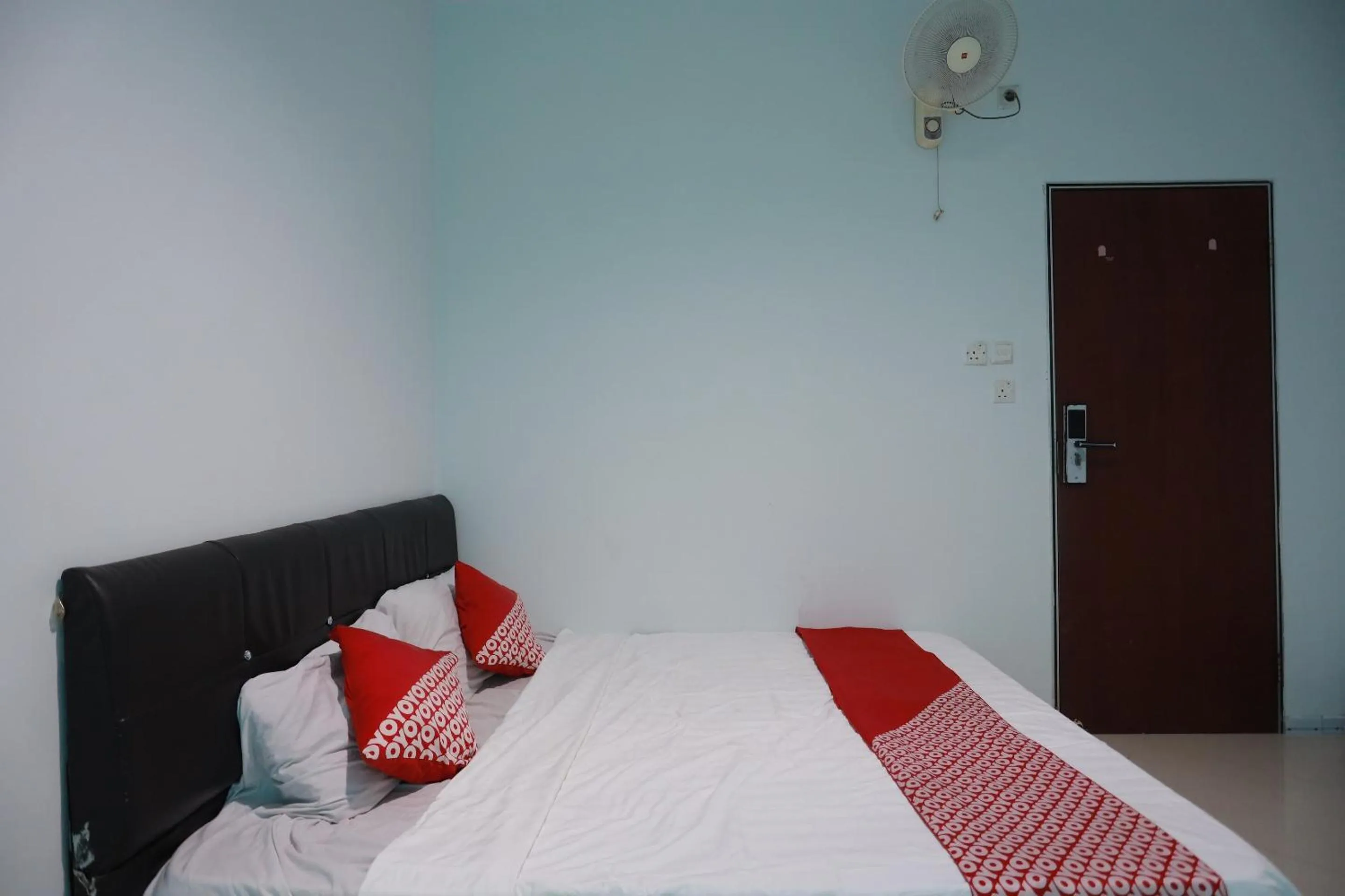 Bedroom, Bed in Hotel O Mamapapahouse