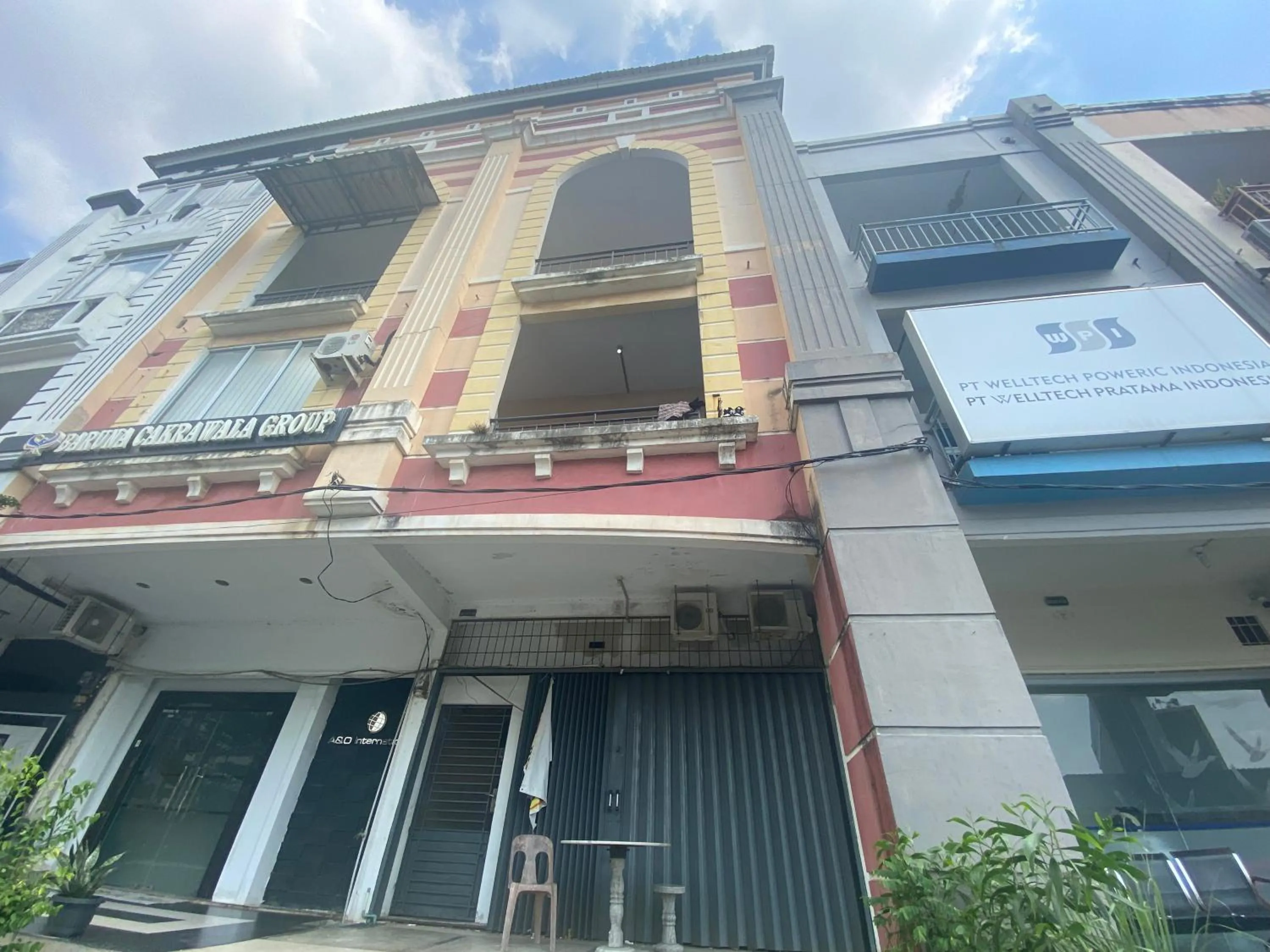 Facade/entrance in Hotel O Mamapapahouse