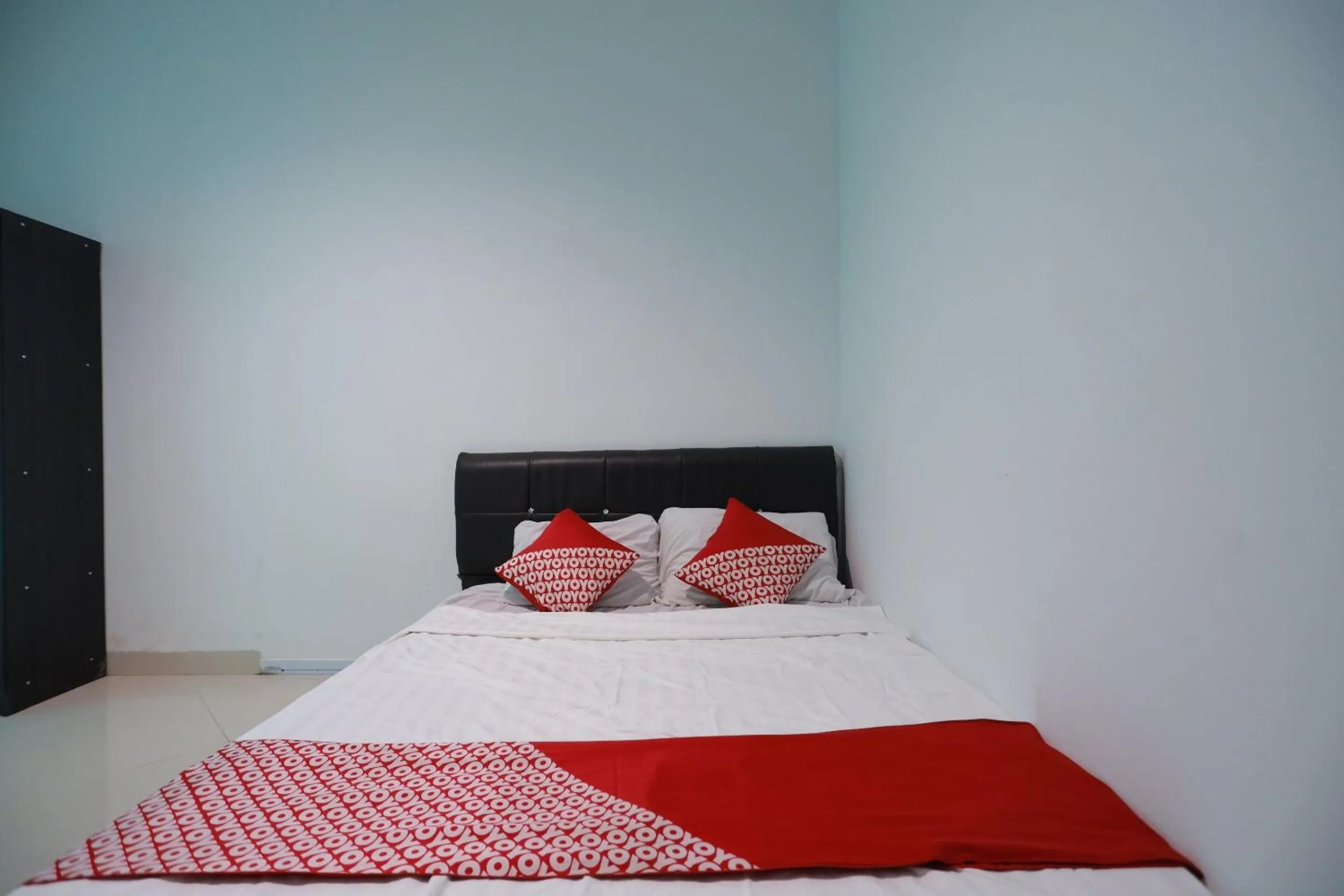 Bedroom, Bed in Hotel O Mamapapahouse