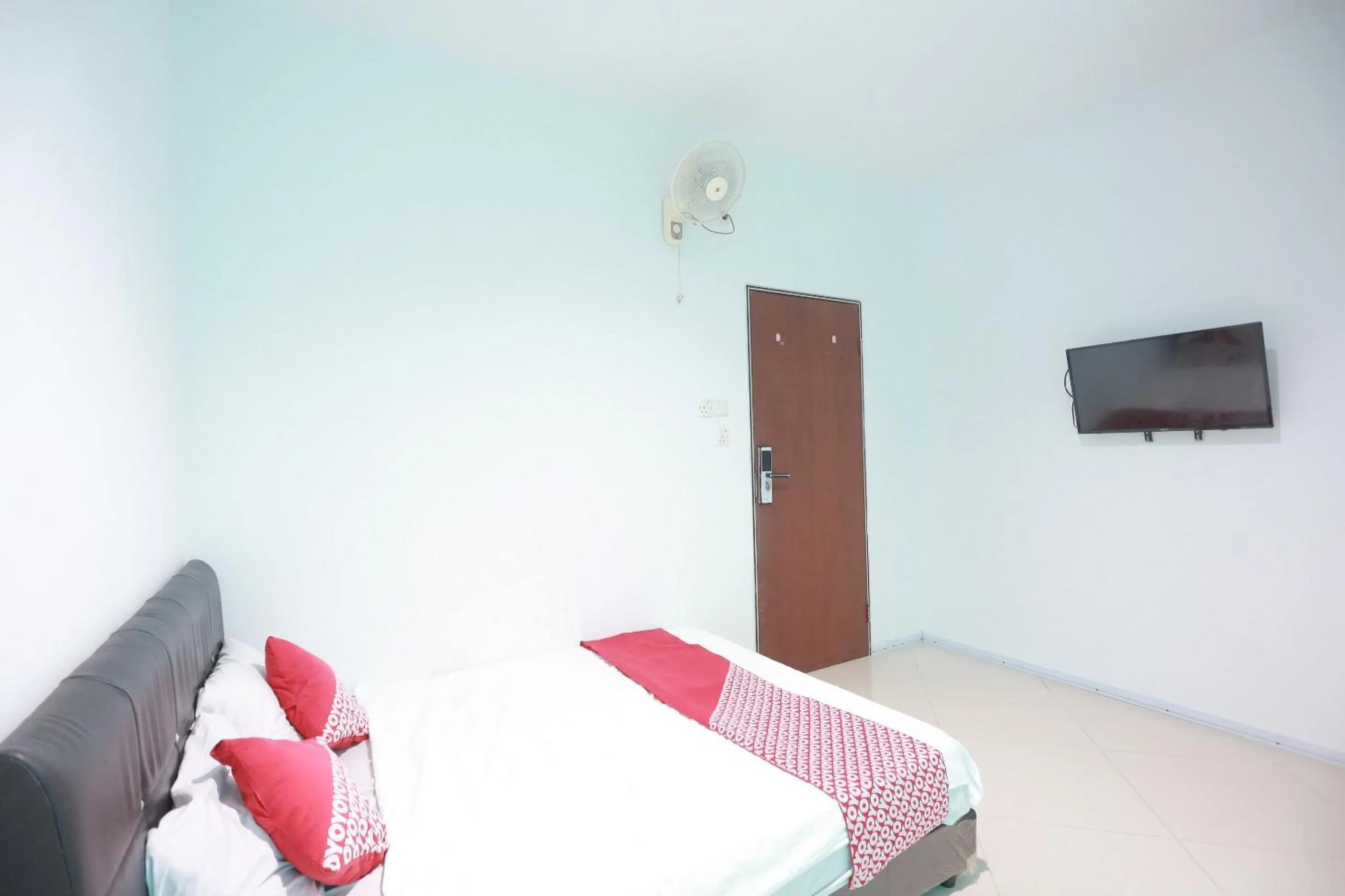 Bedroom in Hotel O Mamapapahouse