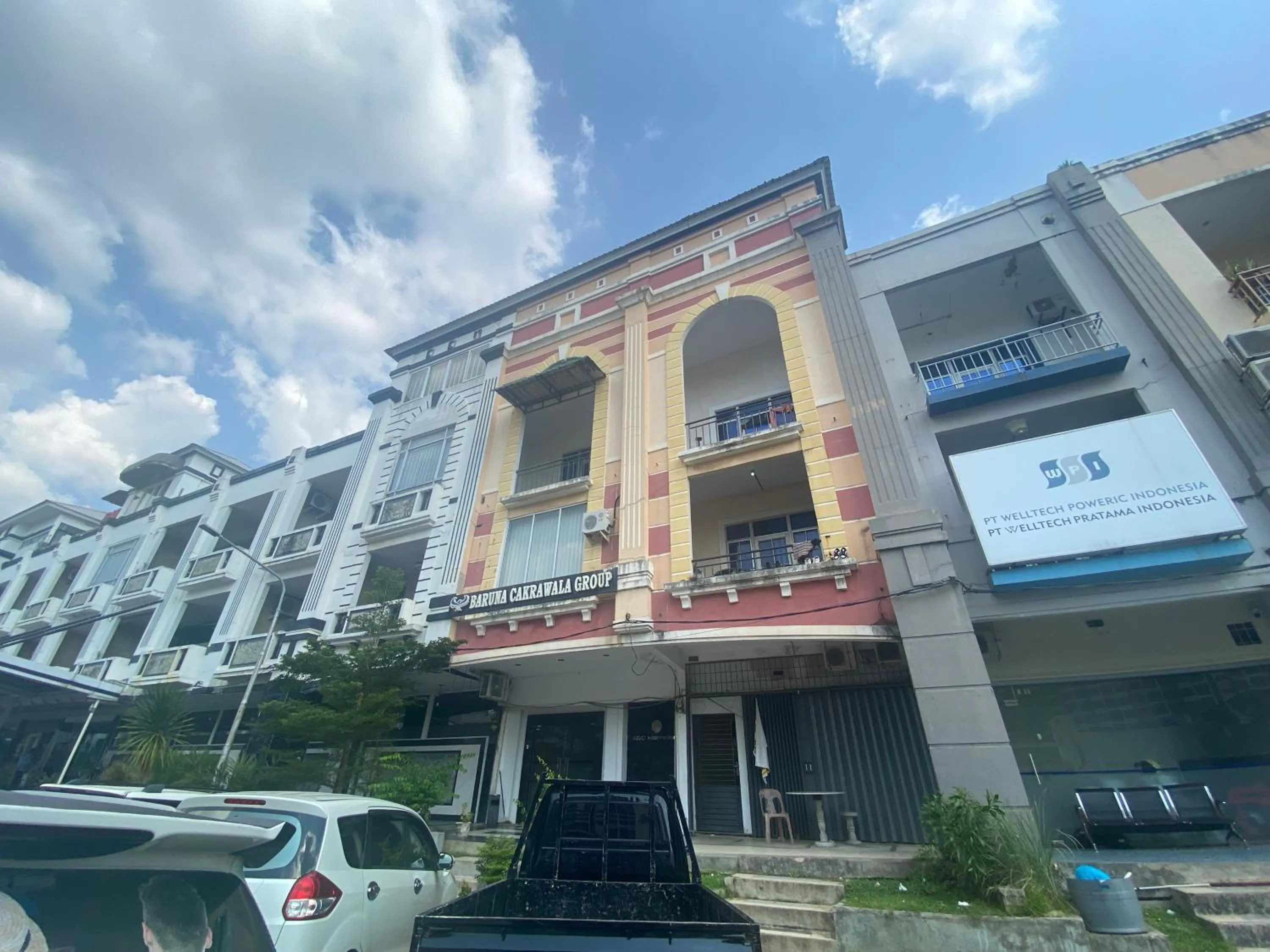 Facade/entrance in Hotel O Mamapapahouse