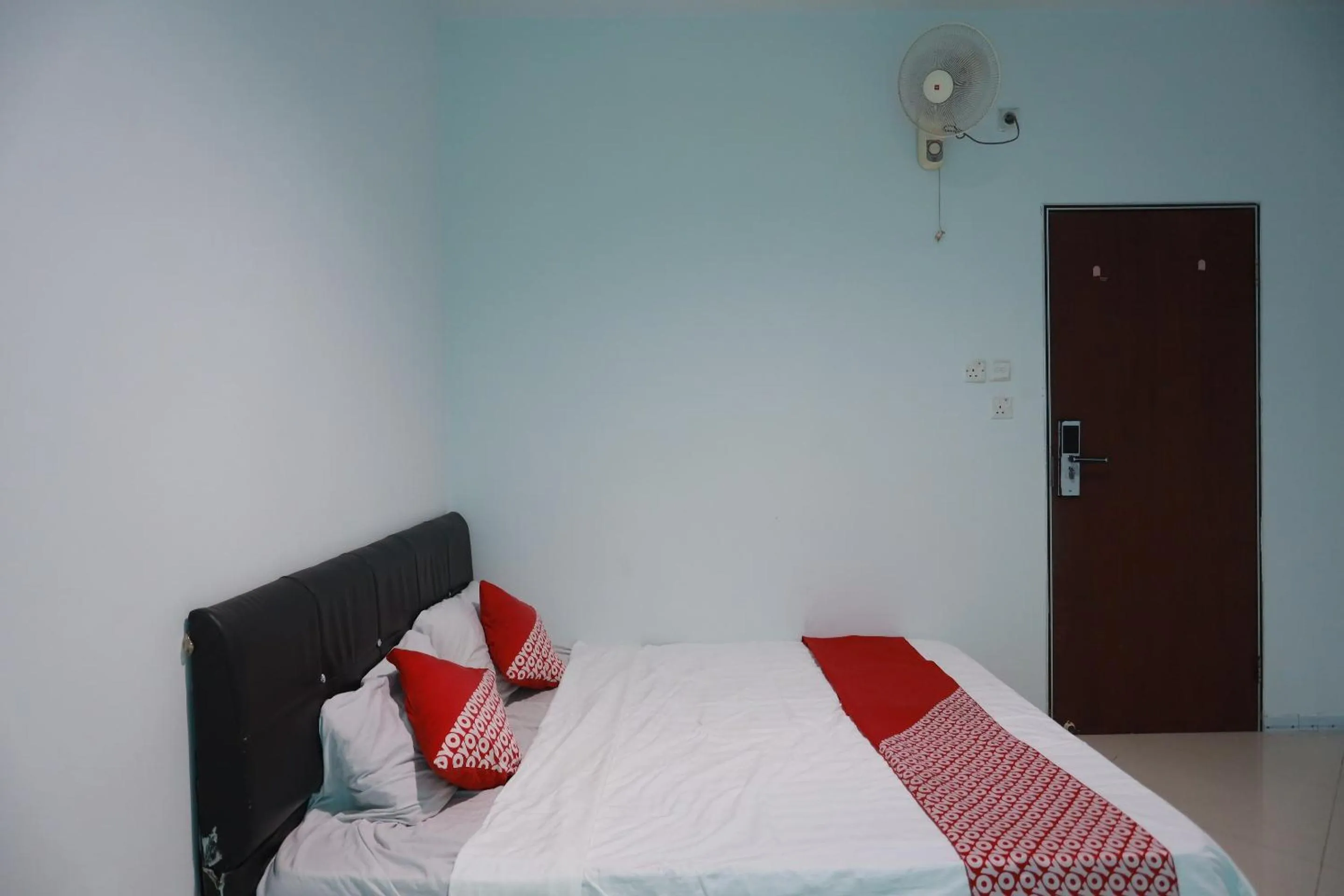 Bedroom, Bed in Hotel O Mamapapahouse