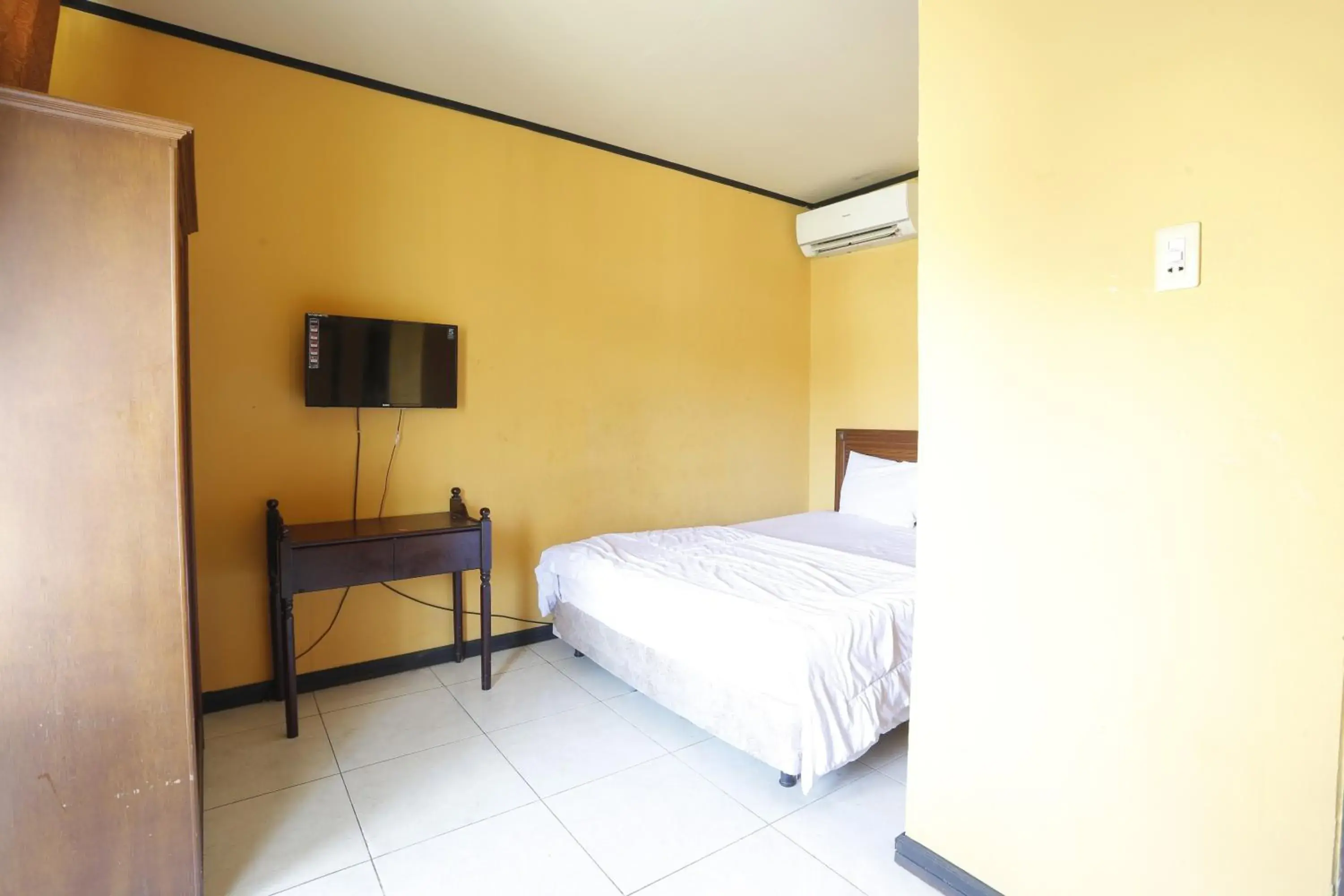 Standard Double Room in Hotel O Guest House Leo Patra Standard Double Room in Hotel O Guest House Leo Patra