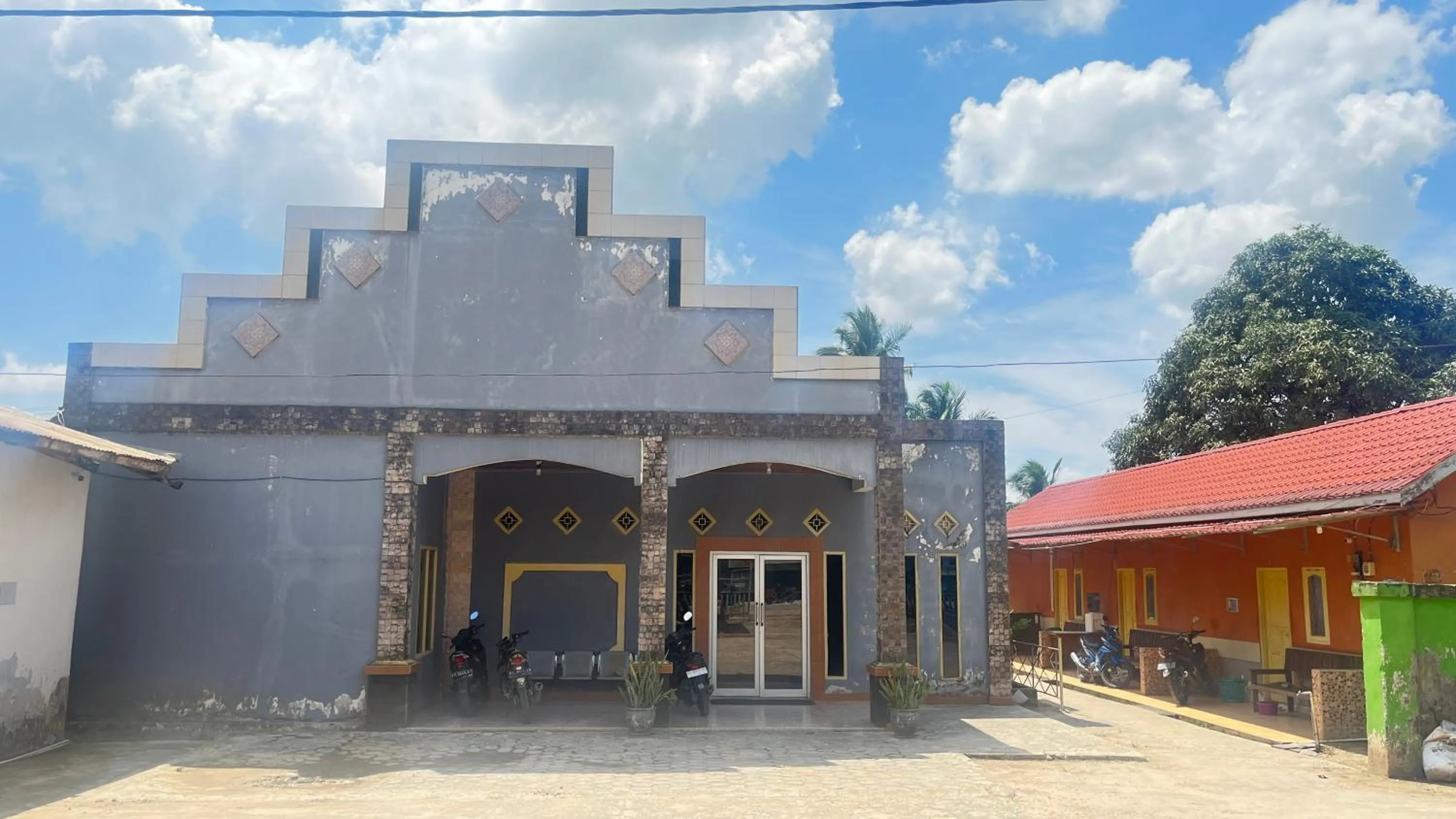 Facade/entrance in Hotel O Guest House Leo Patra