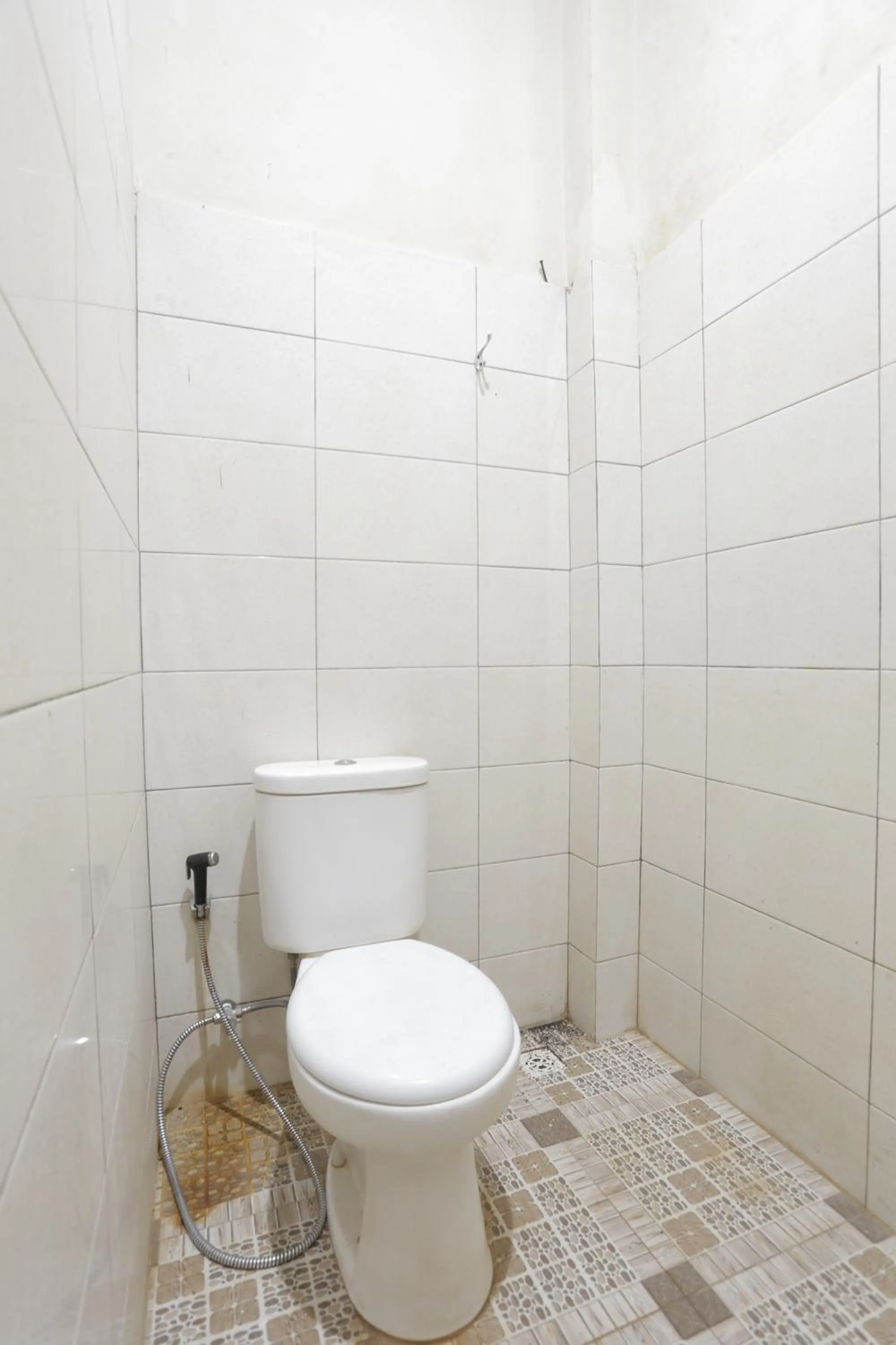 Bathroom in Hotel O Guest House Leo Patra