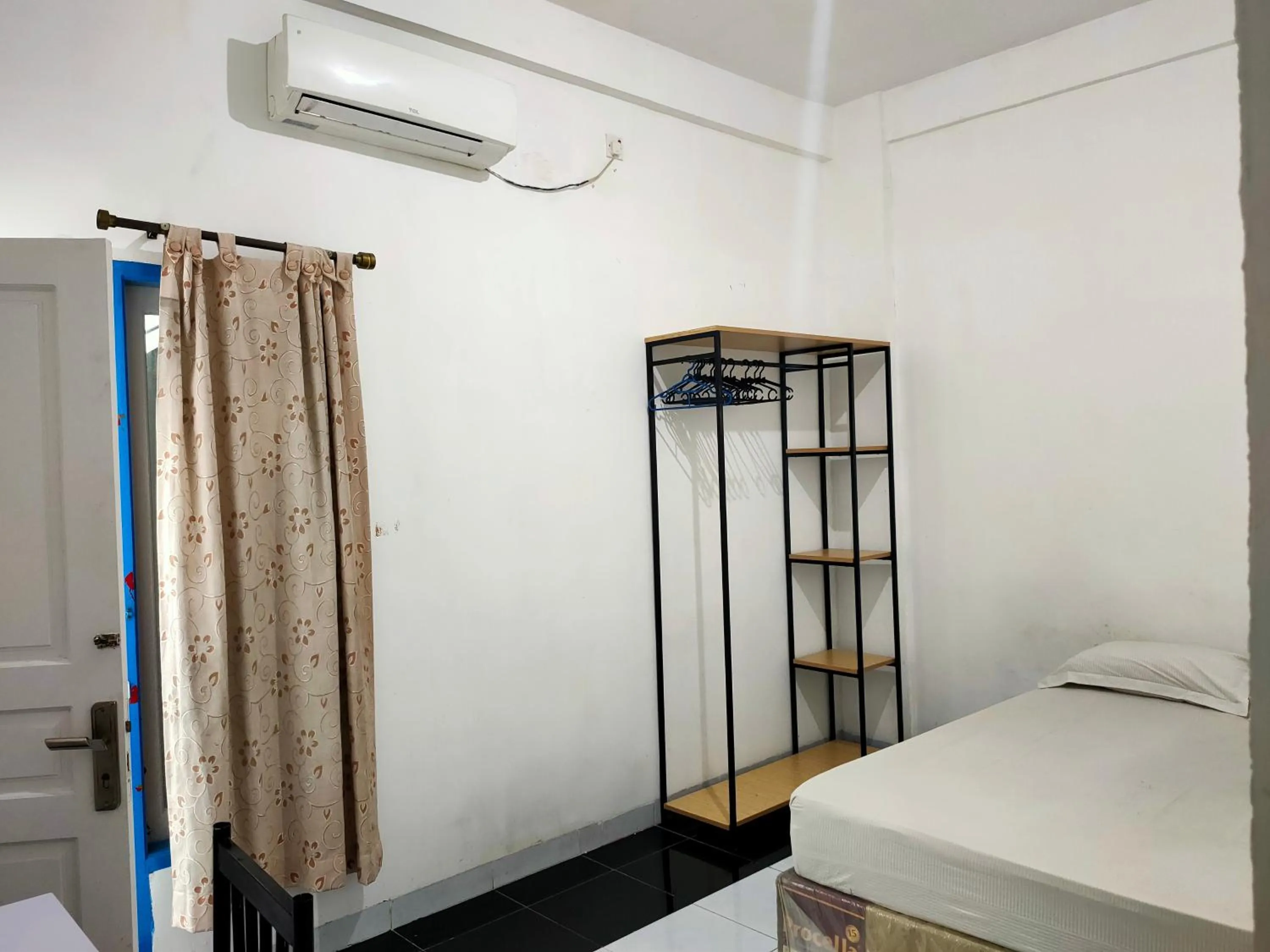 Bedroom in Hotel O Pondok Puti Sartika SyariahNearPasar Jum'at Aluh Aluh