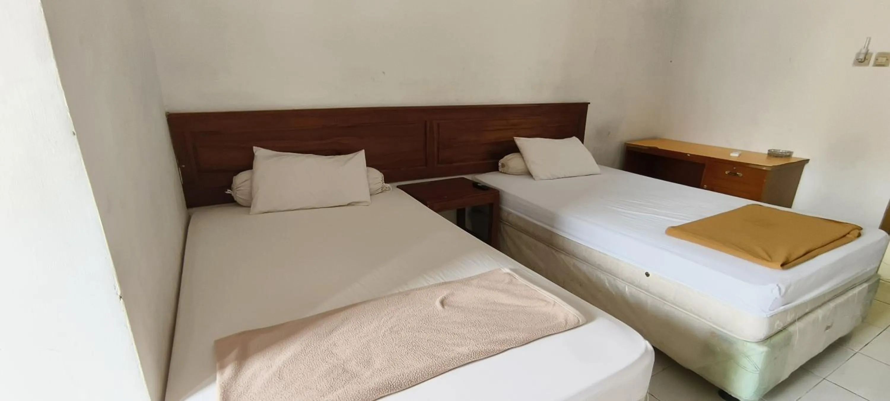 Bedroom, Bed in Hotel O Wisma Hamalau SyariahNearPulau Bromo Pedestrian Bridge