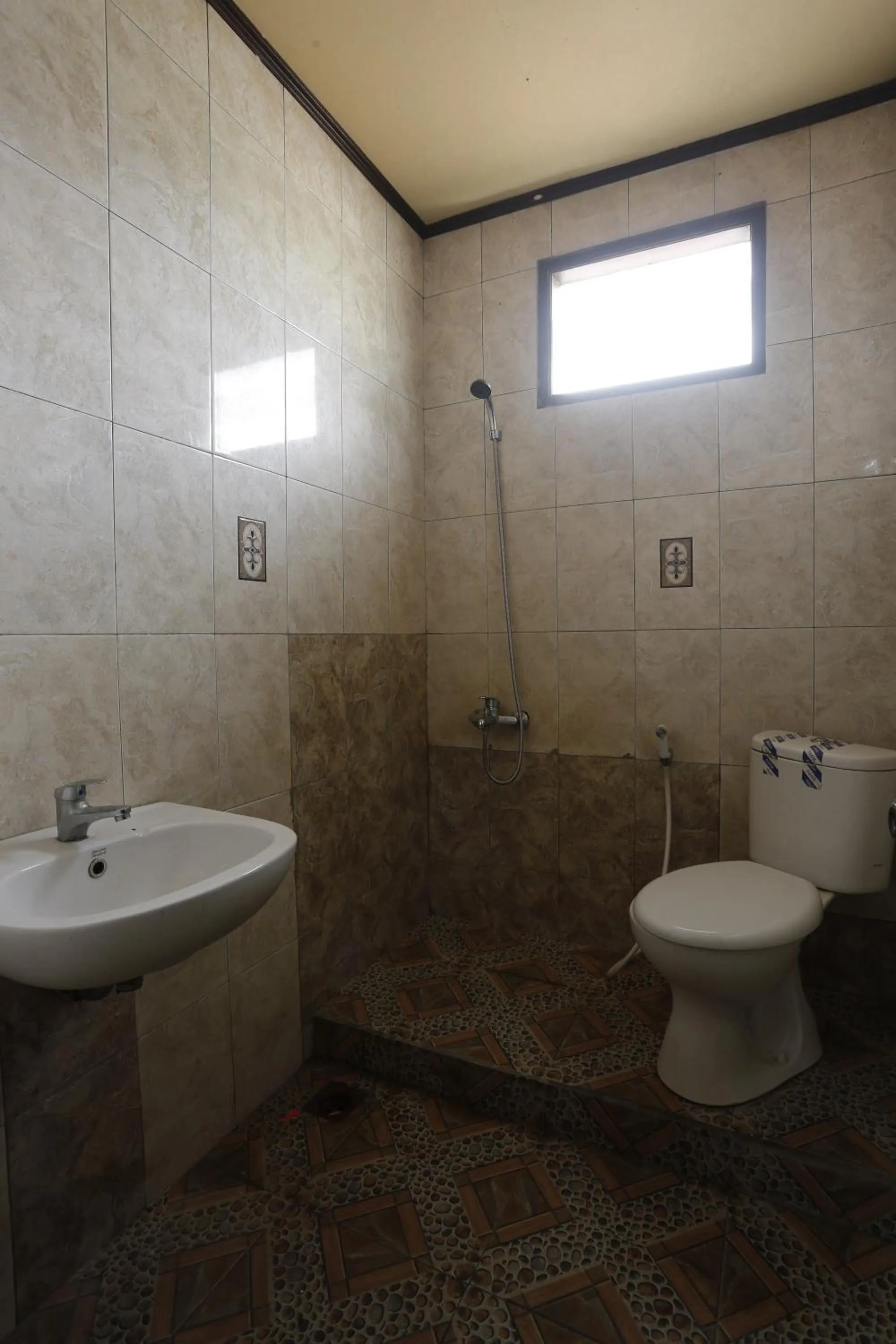 Bathroom in Hotel O Penginapan Budhe Sri