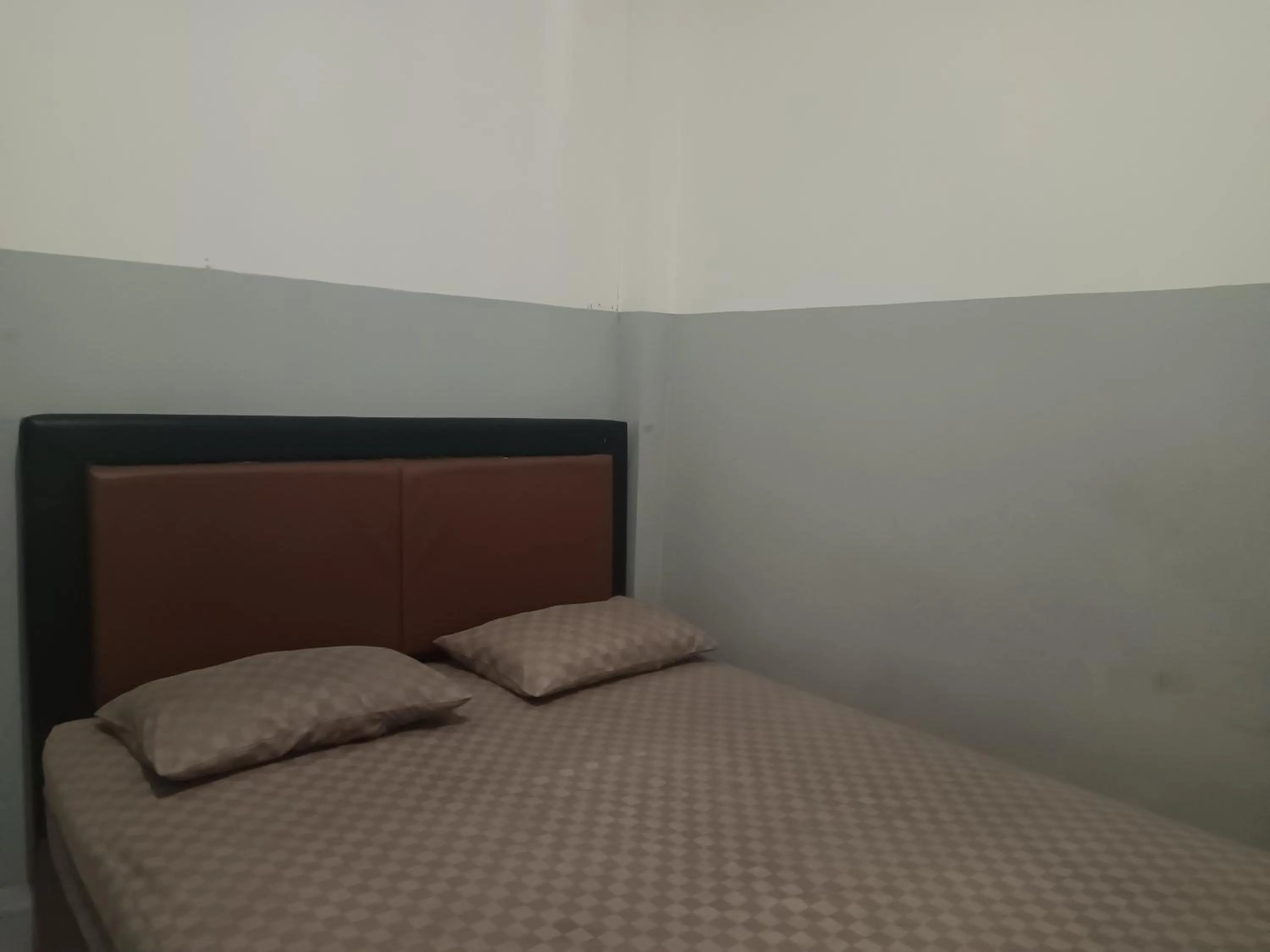 Bedroom, Bed in OYO 93090 Multi Plus Inn