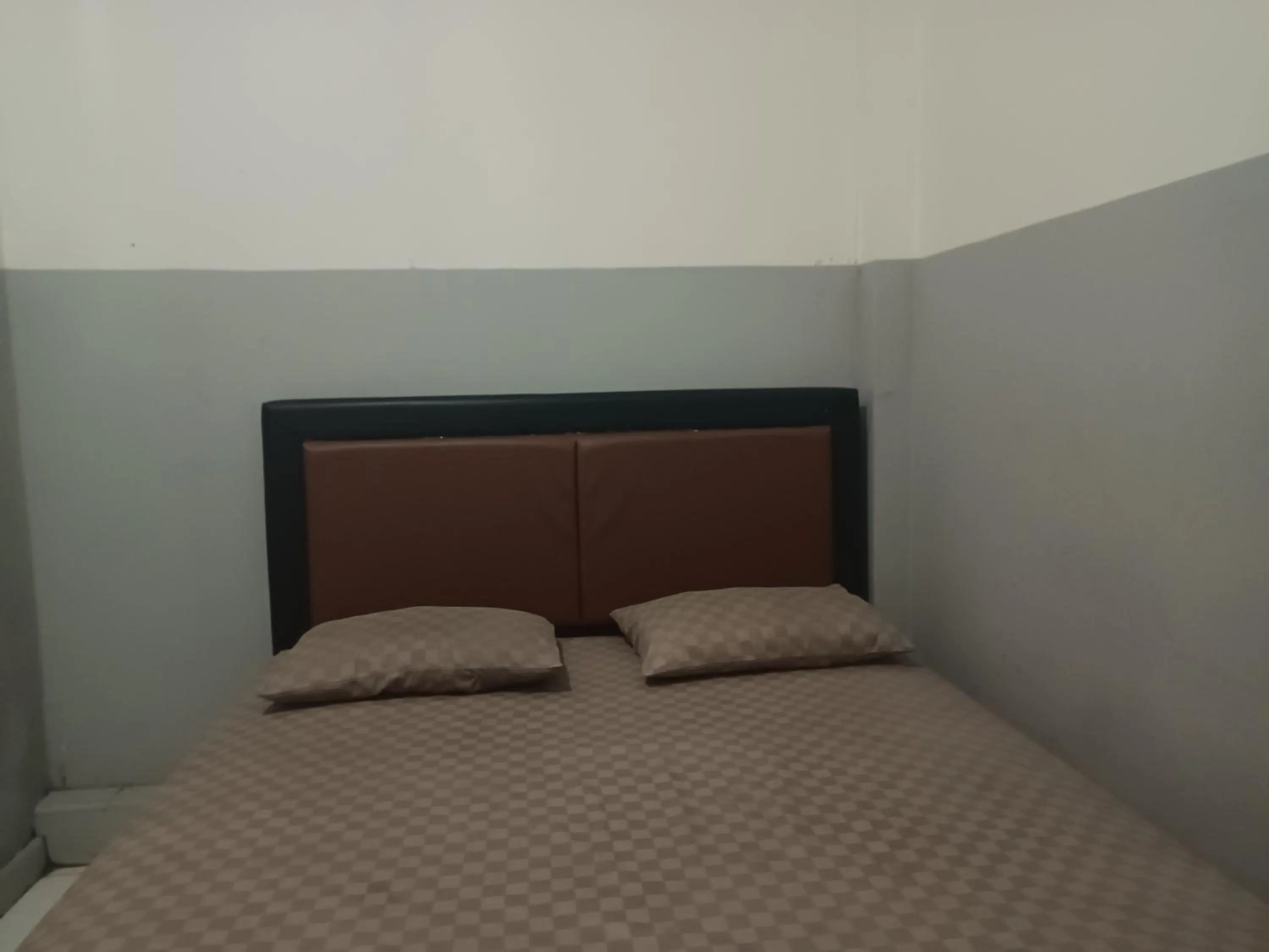 Bedroom, Bed in OYO 93090 Multi Plus Inn