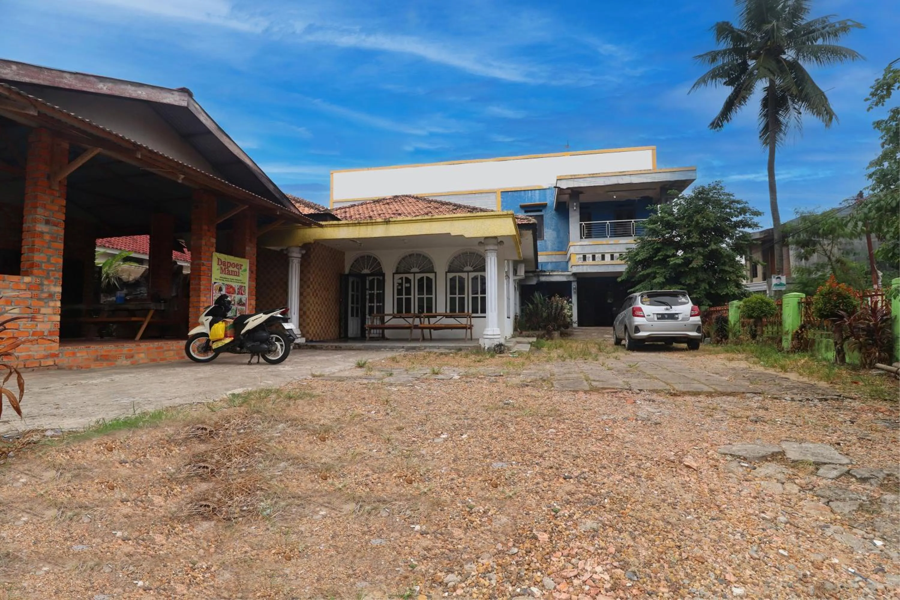 Facade/entrance in Hotel O Arizona Homestay