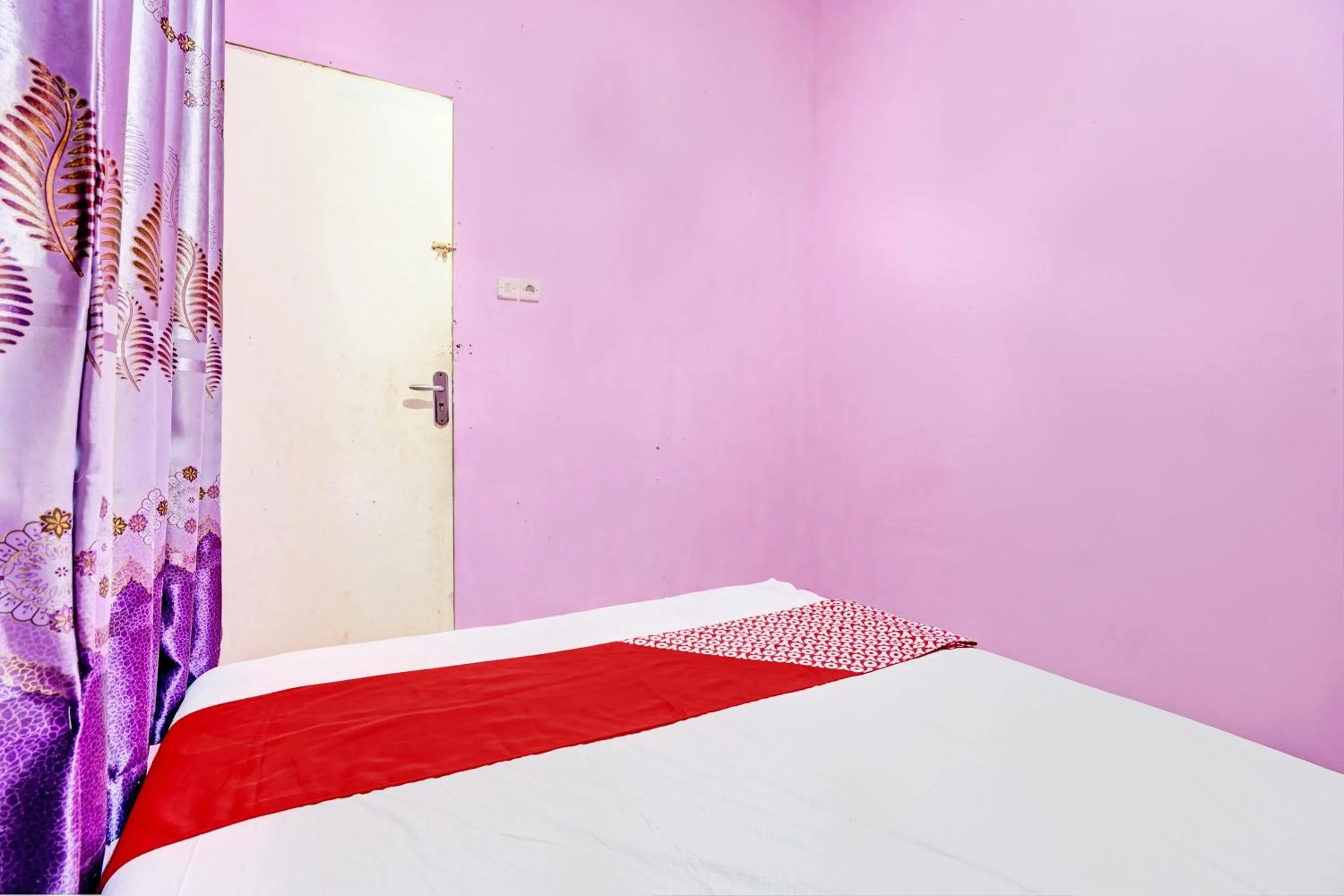 Bedroom, Bed in OYO 93114 Salak Homestay Syariah