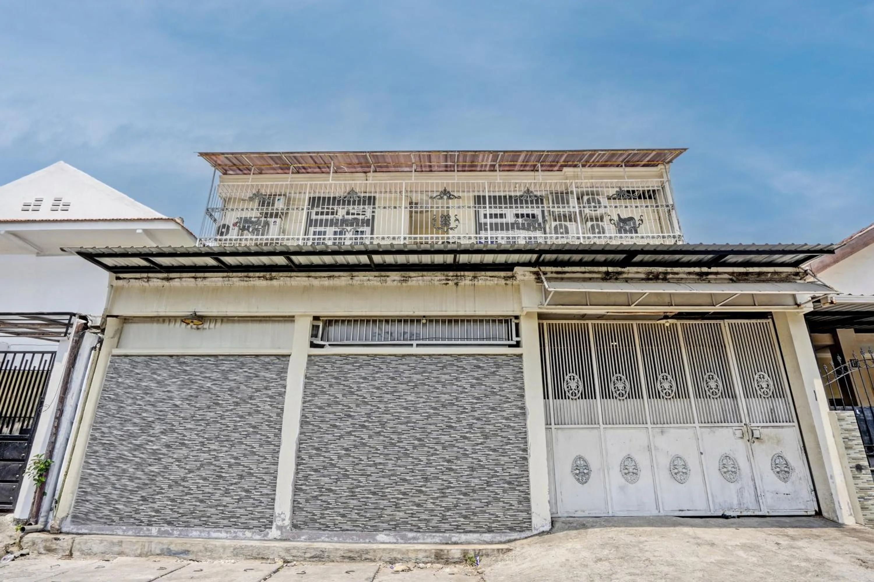 Facade/entrance in OYO 93114 Salak Homestay Syariah