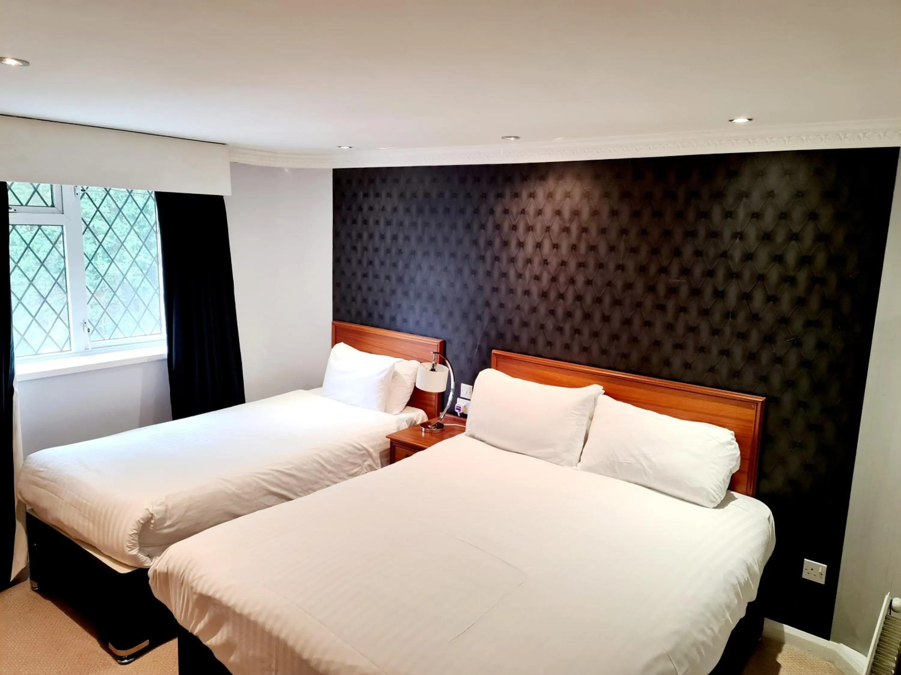 Bed in Barons Court Hotel Walsall